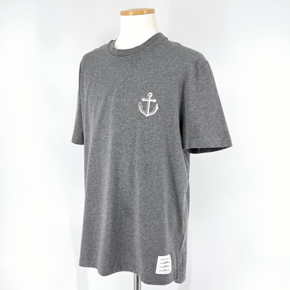 [4사이즈] 톰브라운 앵커 아이콘 반팔 티셔츠 그레이 (MJS214E) 상품이미지2