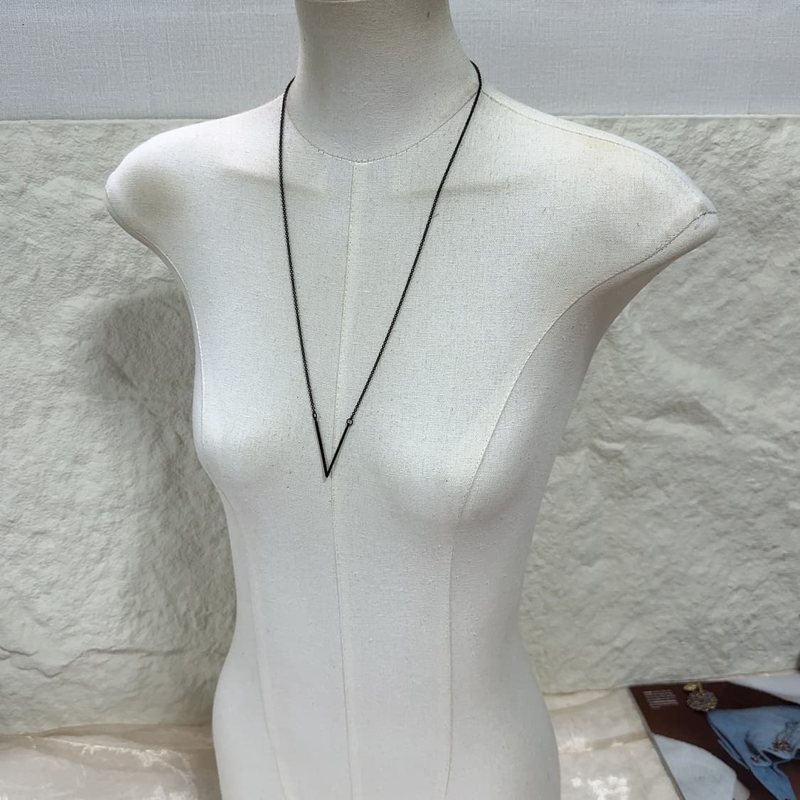 빈티지 고딕 V 디자인 목걸이 상품이미지1