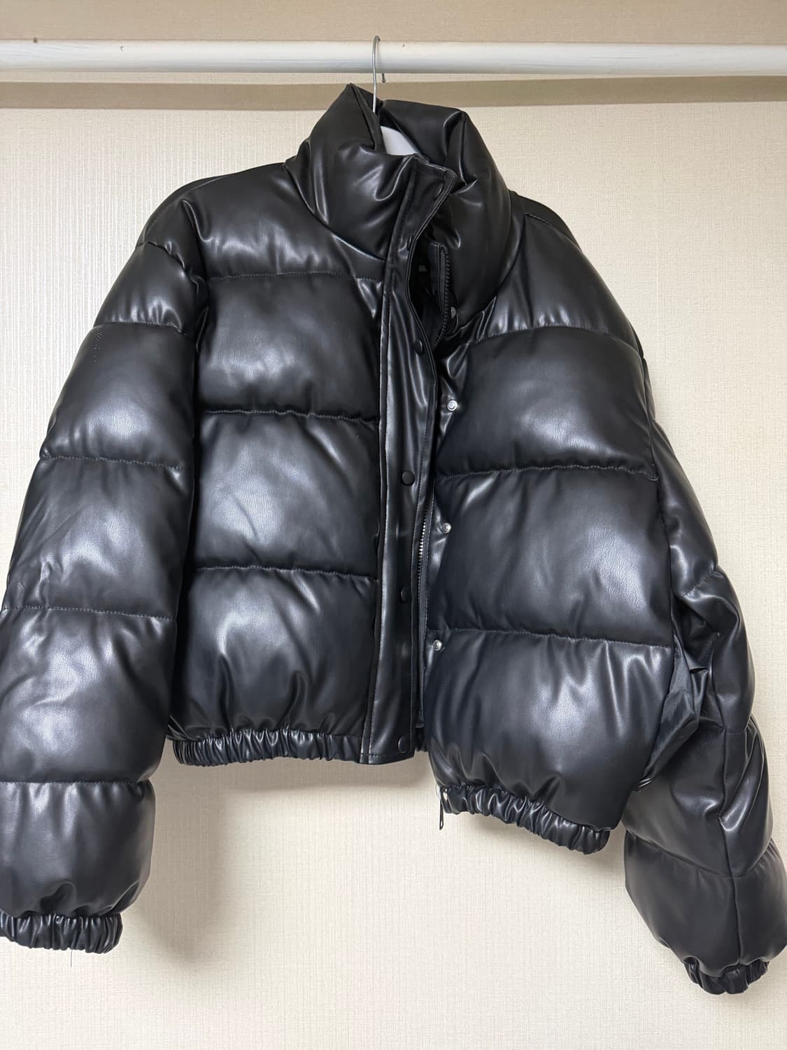 빈티지 크롭 레더 숏 패딩 유광 블랙 상품이미지1