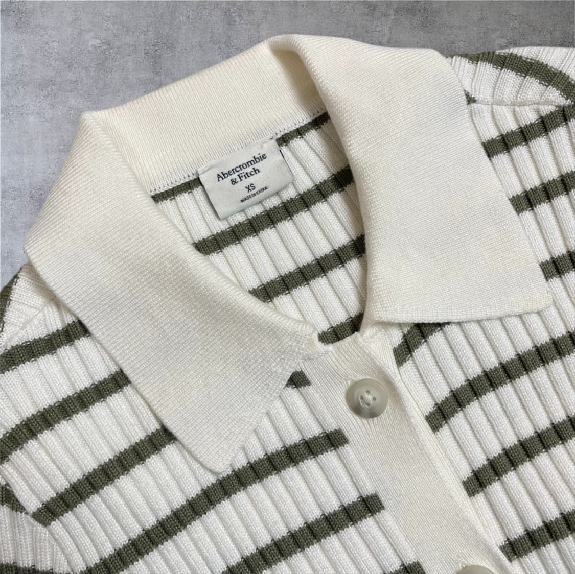 아베크롬비  화이트 그린 슬림핏 골지 카라 니트 셔츠 가디건 XS 상품이미지2