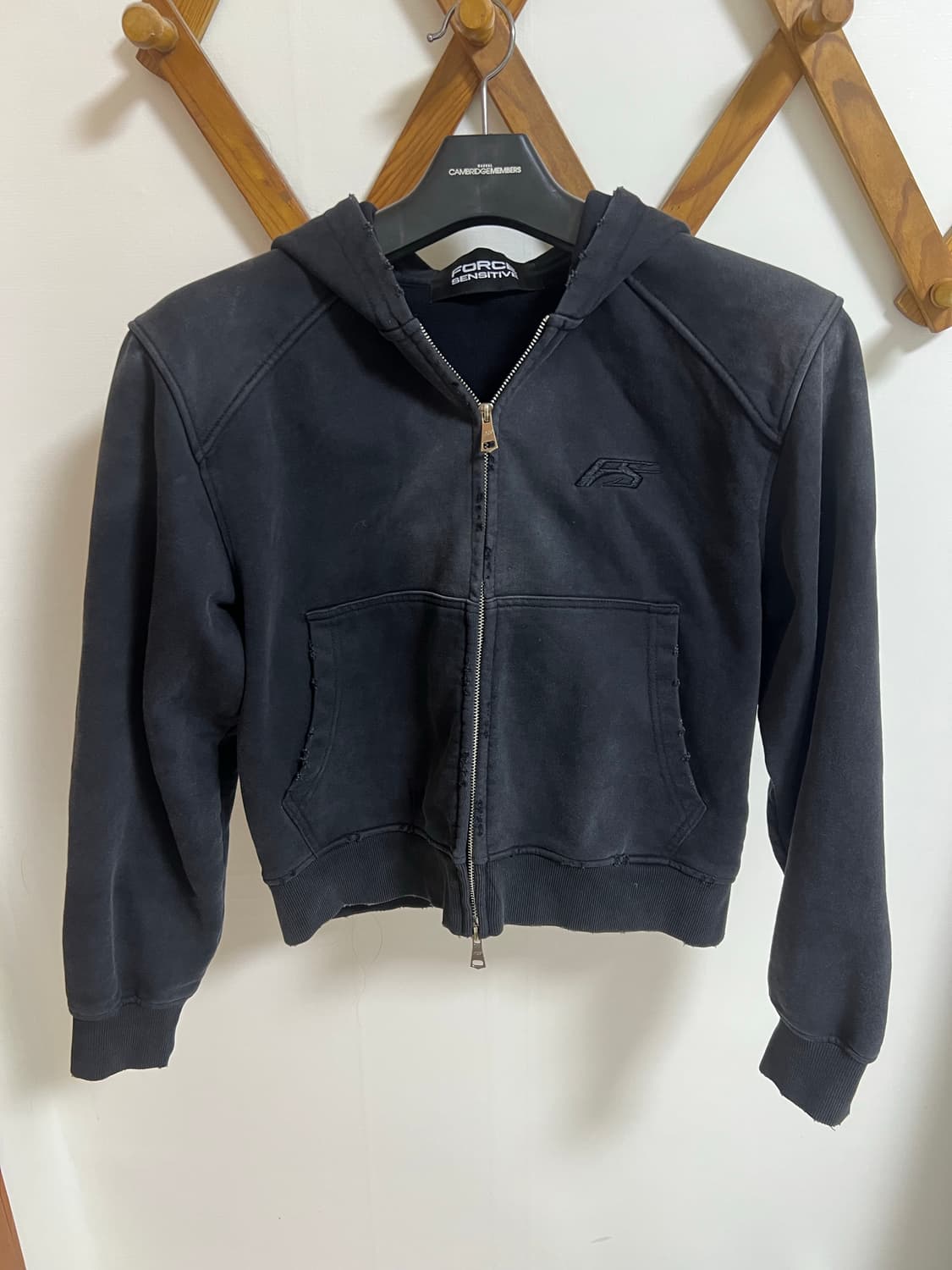 포스센스티브 워싱 크롭 후드집업 상품이미지1