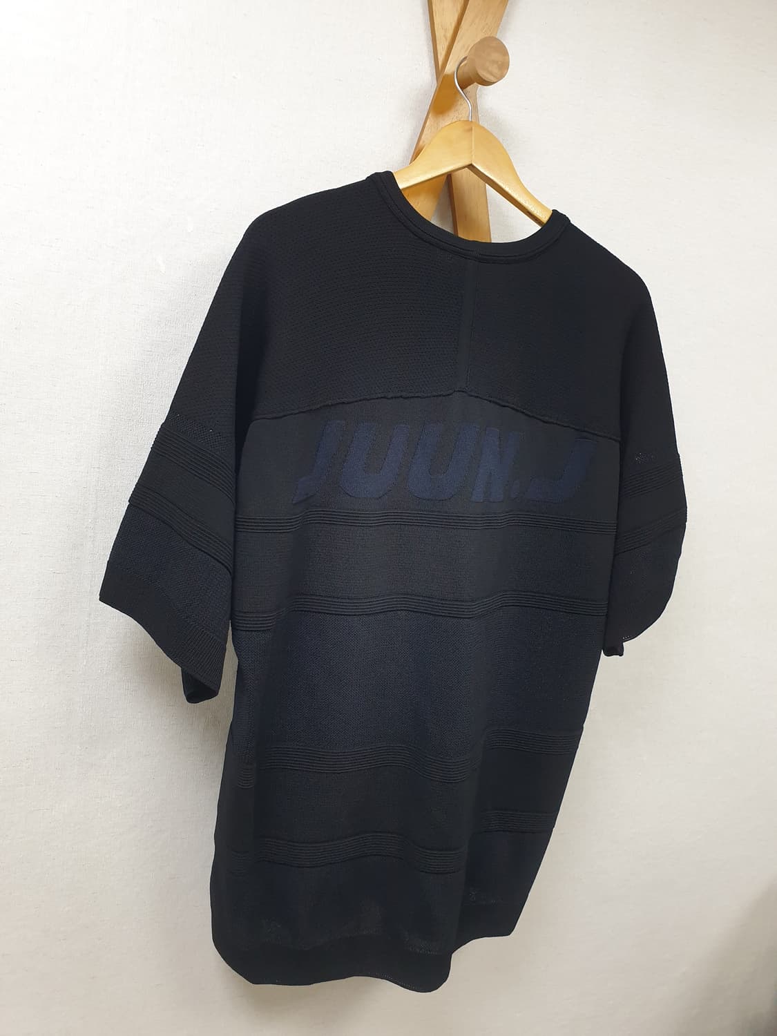 [s/105] JUUN.J 준지 백로고 블랙 반팔 니트 상품이미지1