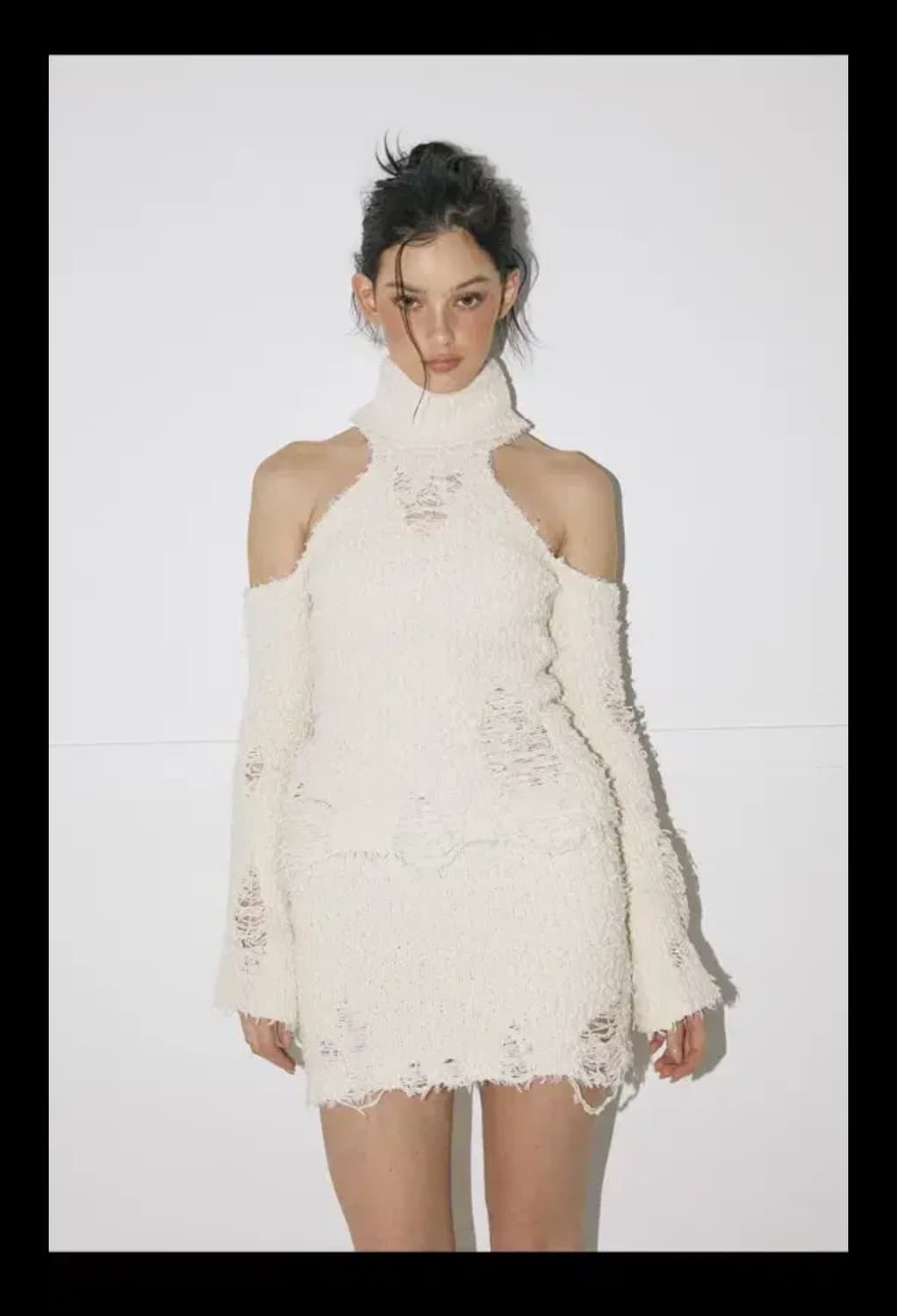 쓰리타임즈 데미지 터틀넥 니트 차콜 상품이미지1