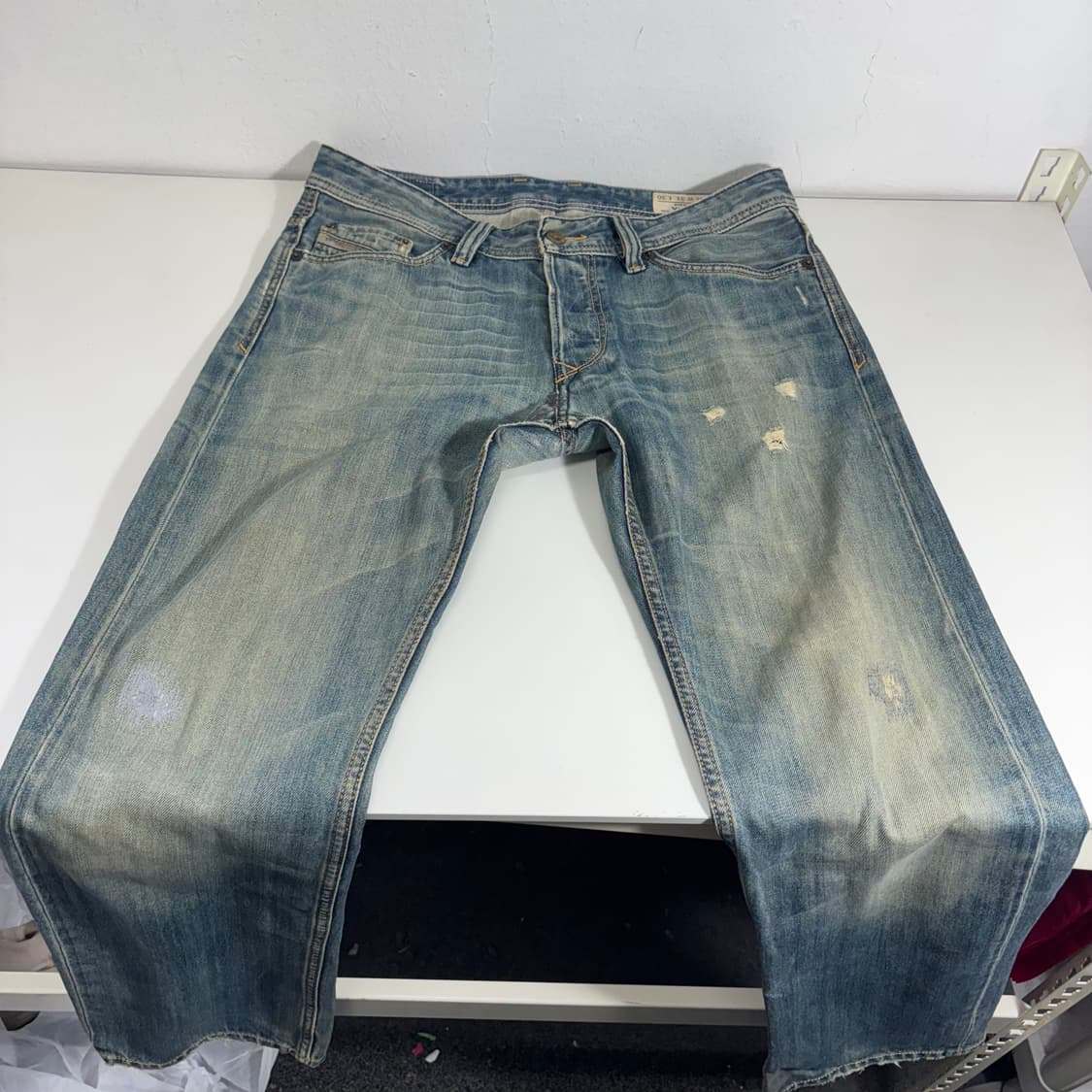 31 디젤 스트레이트핏 디스트로이드 바이커 데님팬츠 상품이미지2