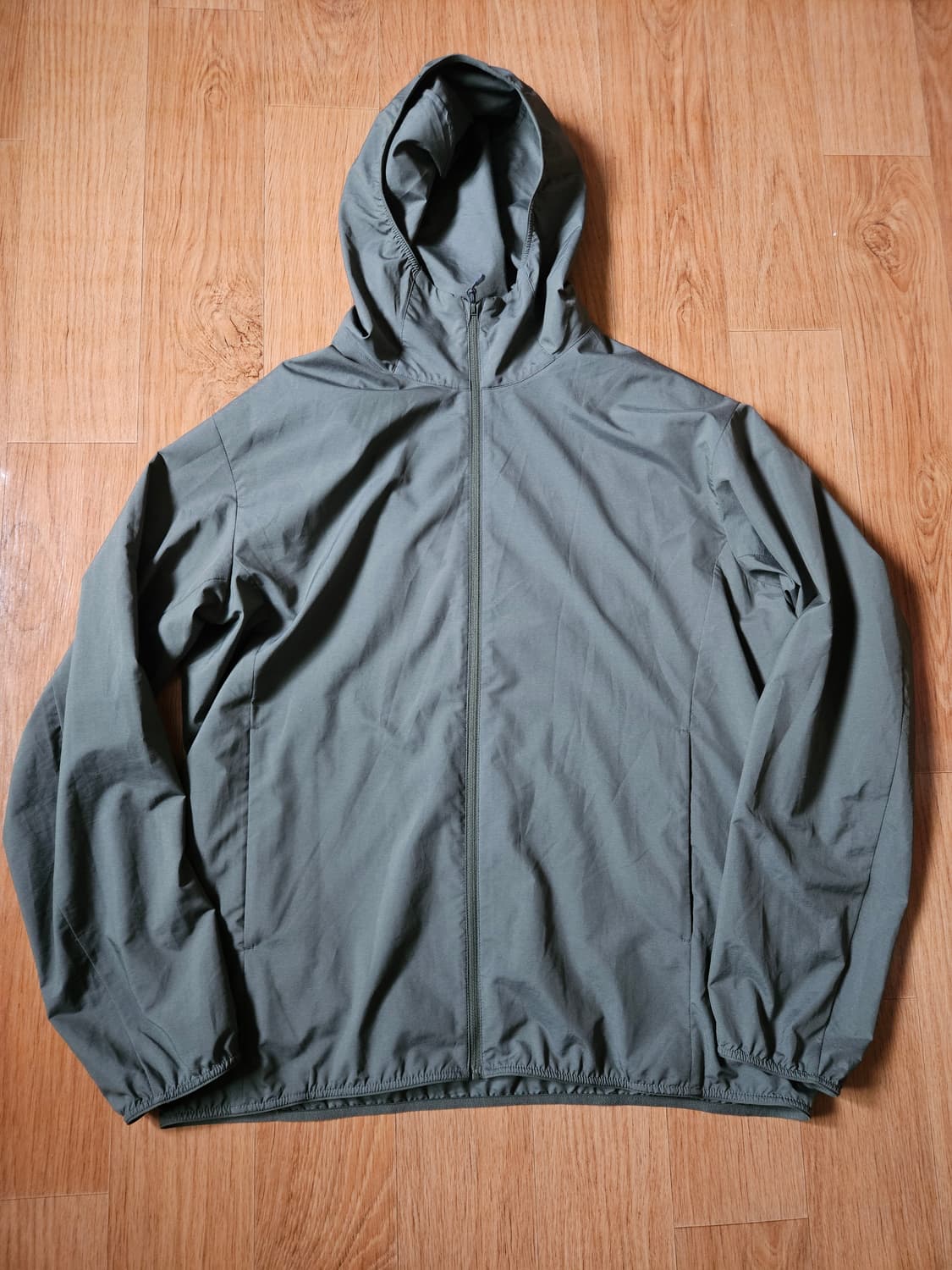 유니클로 포켓터블 uv 바람막이자켓  상품이미지1