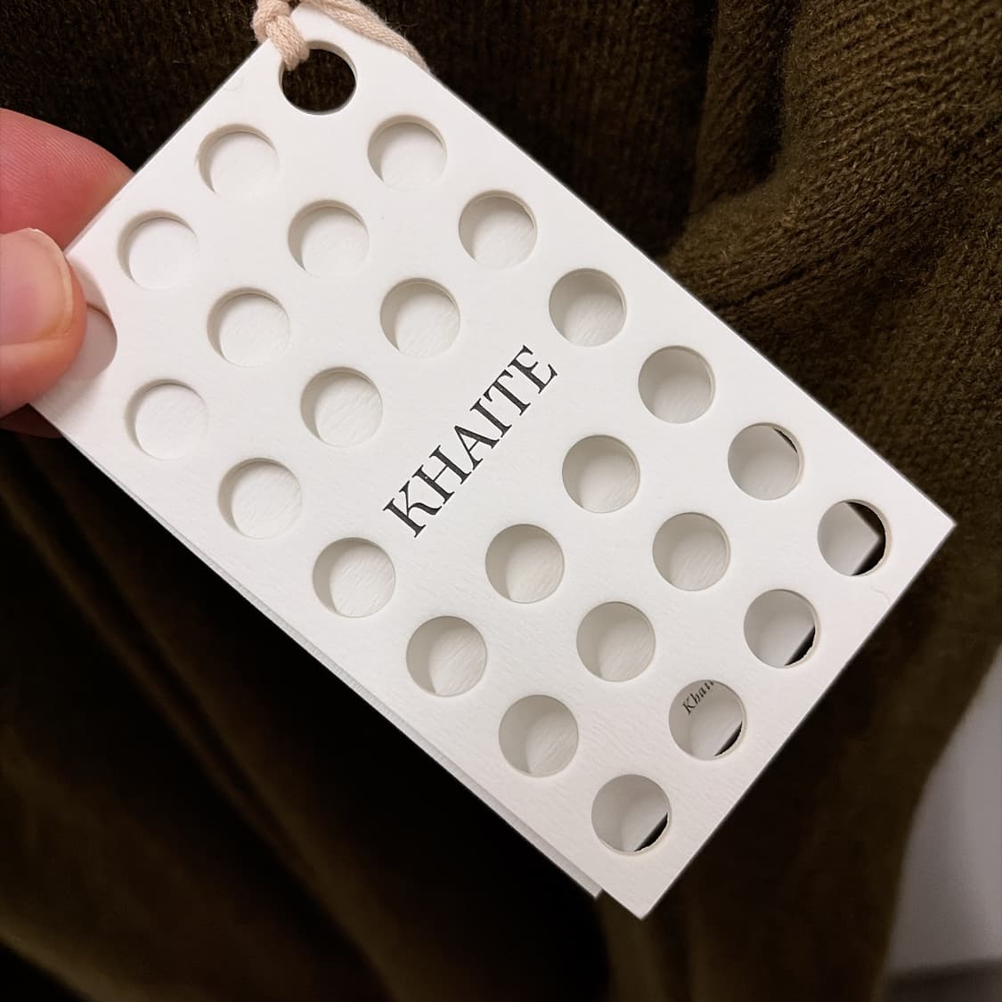 (정품/새상품) KHAITE 케이트 여성 카키 캐시미어 폴로 니트 상품이미지4