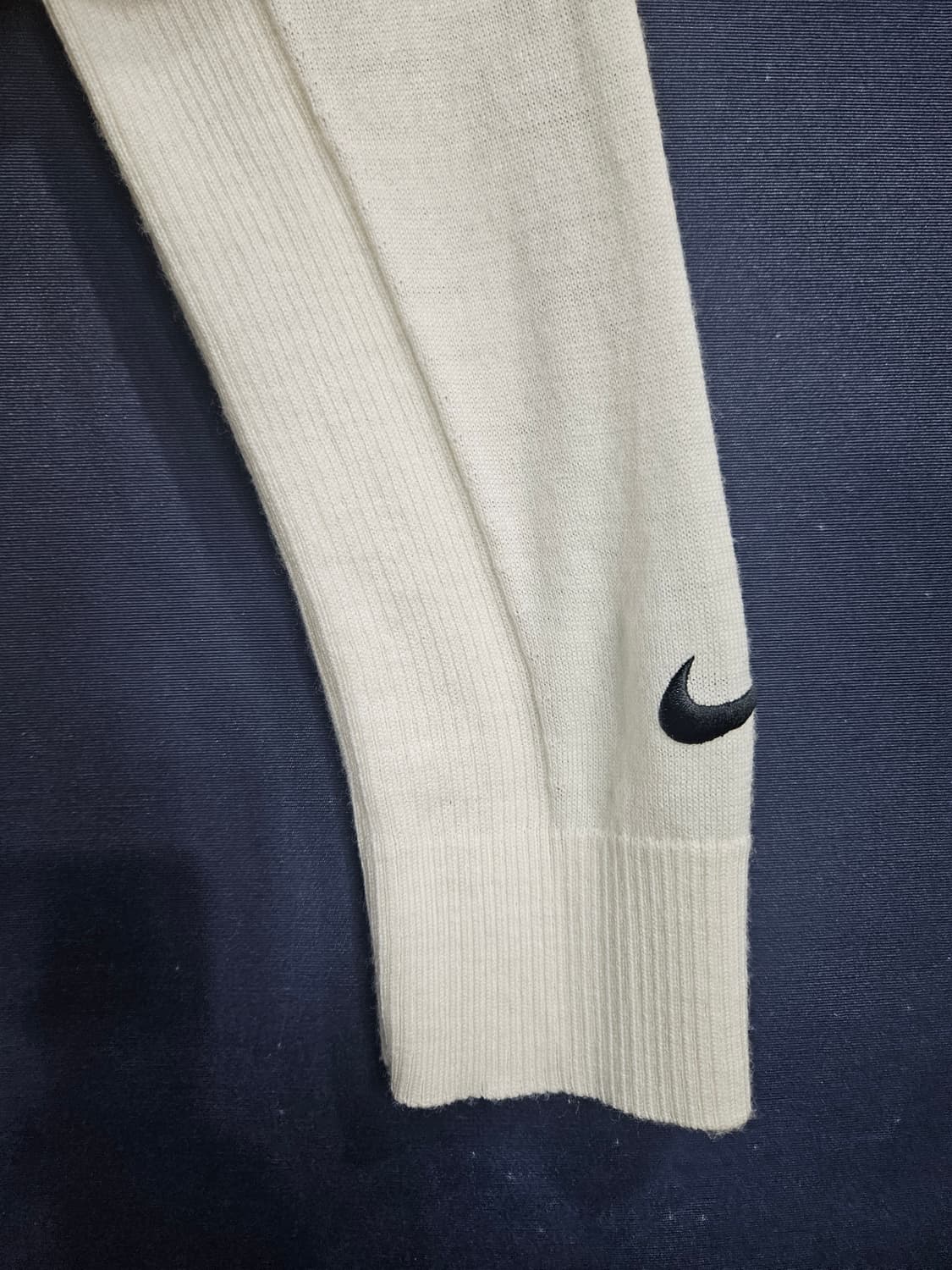 나이키 자수 화이트컬러 남성 100 울 양모 혼방 니트  상품이미지5