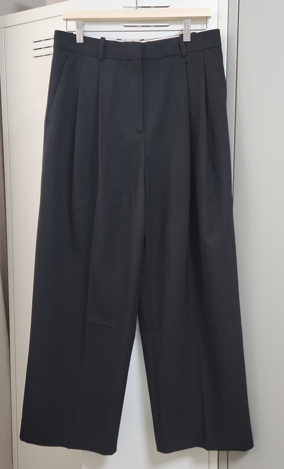 COS 코스- 릴렉스드 트윌 와이드 레그 트라우저, Black 38 상품이미지1