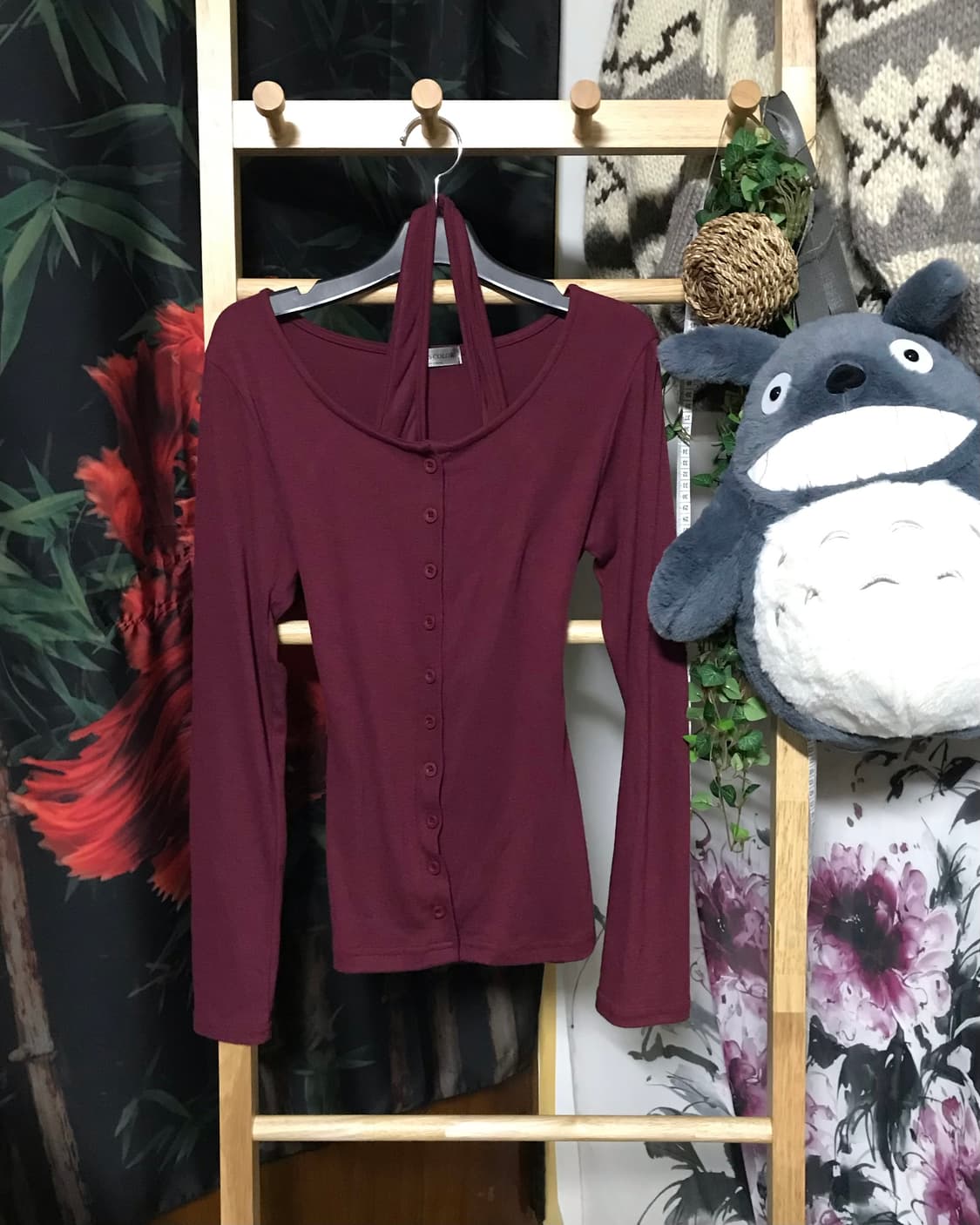 딥 버건디 버튼 홀터넥 페미닌 상의 상품이미지1