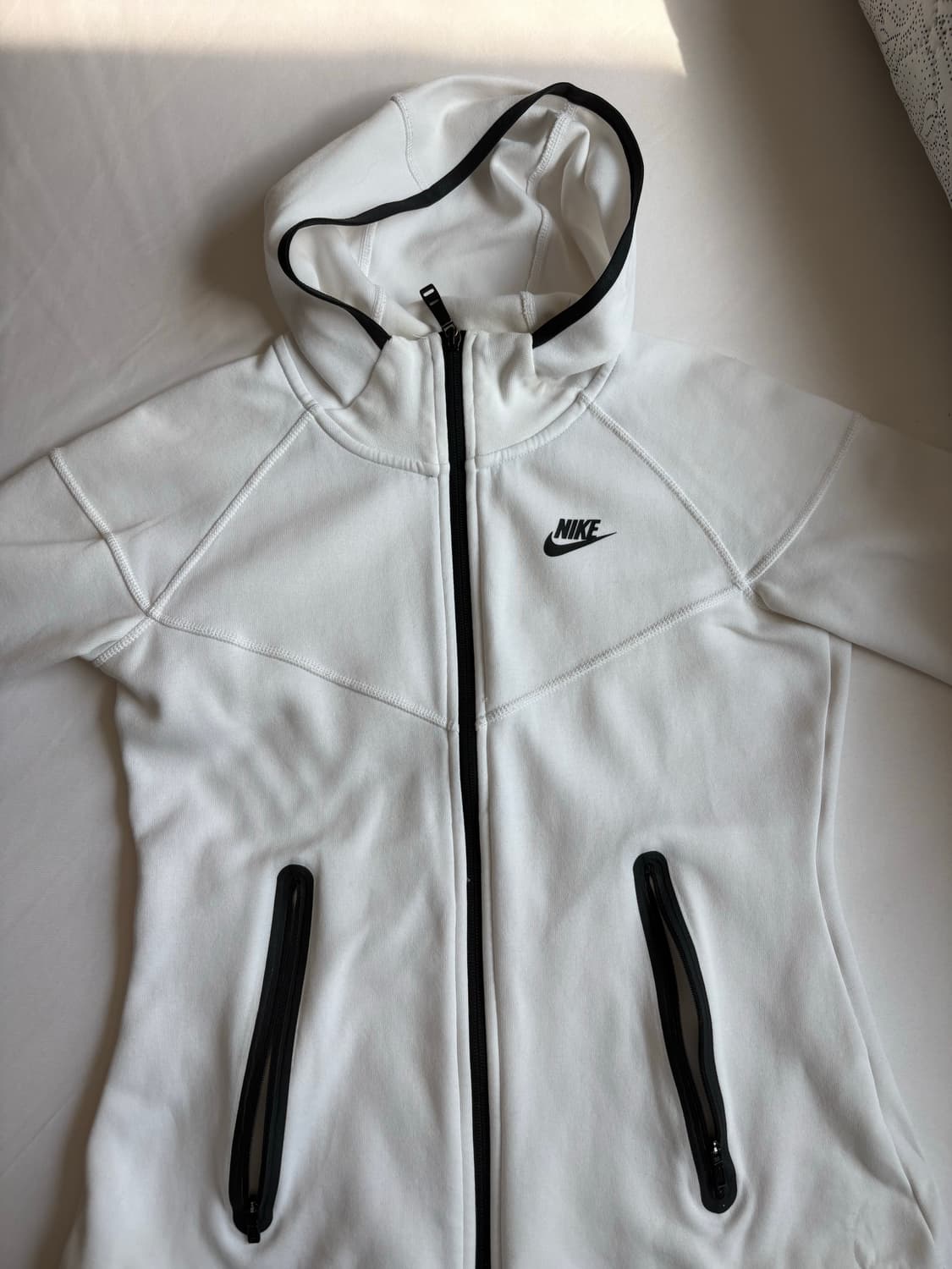 나이키 화이트 테크 플리스 상품이미지1