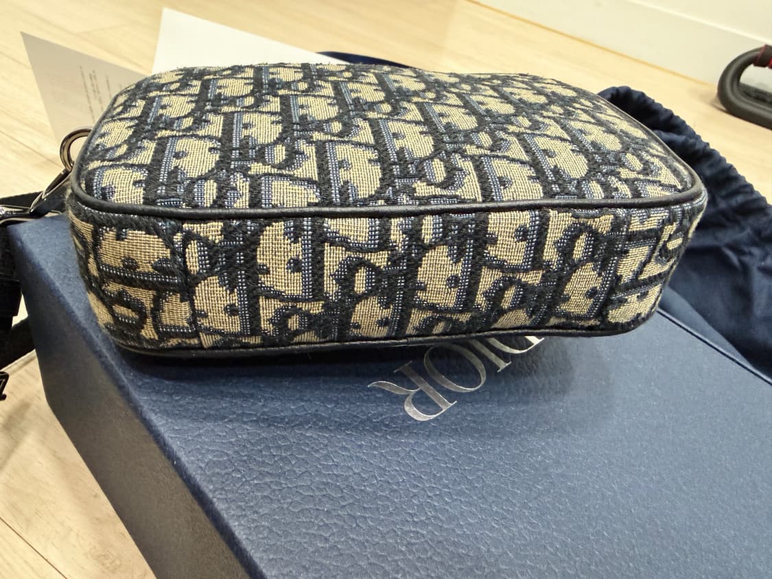 디올 사파리 미니백 팝니다 상품이미지7