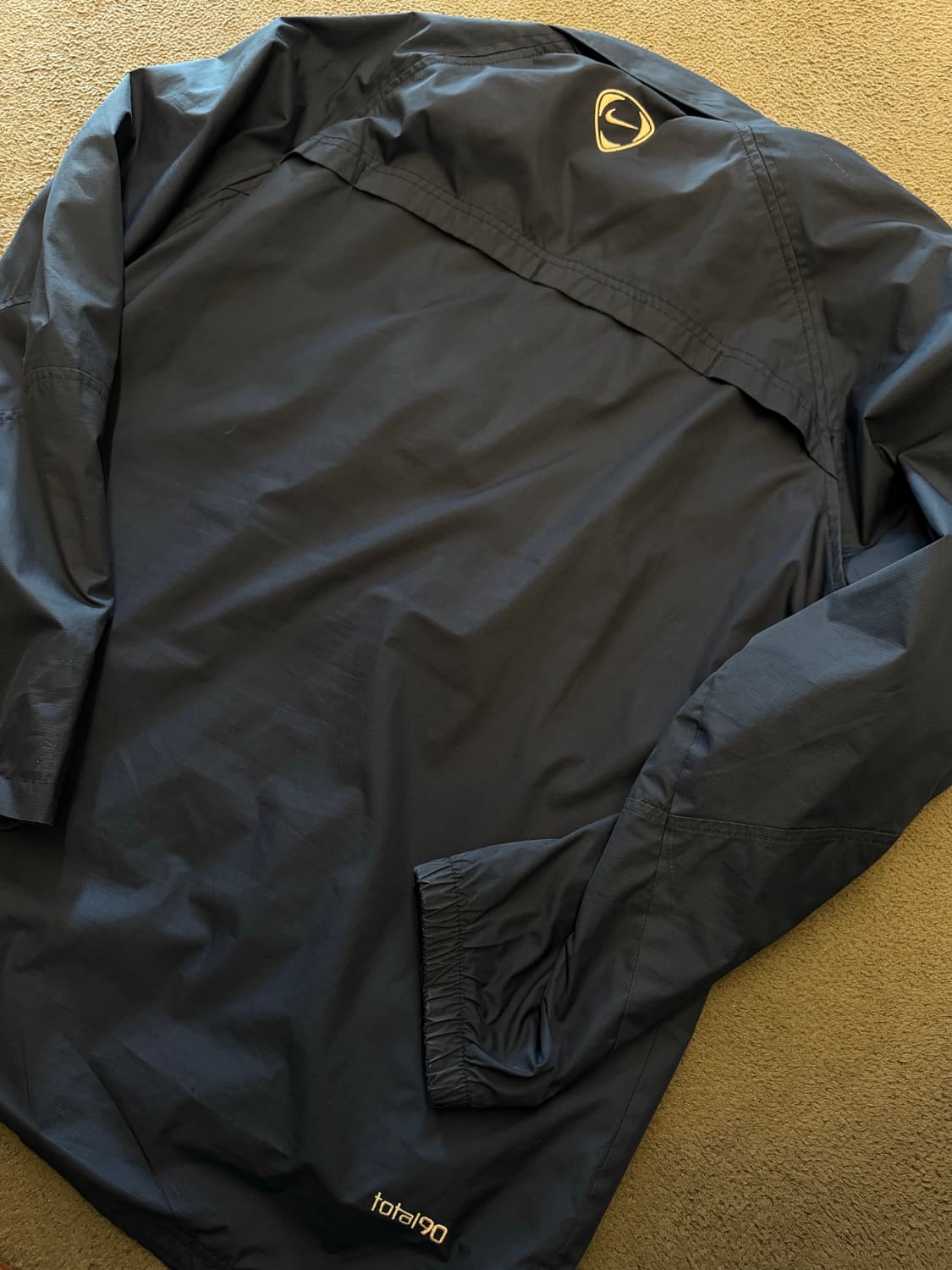 나이키 유벤투스 올드스쿨 토탈90 바람막이 처분  상품이미지3