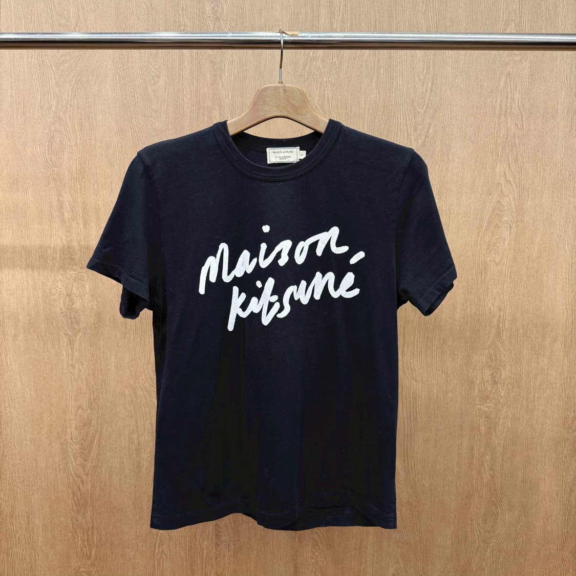 메종키츠네 반팔 티셔츠 시그니처 레터링 프린팅 디테일 블랙 상품이미지2