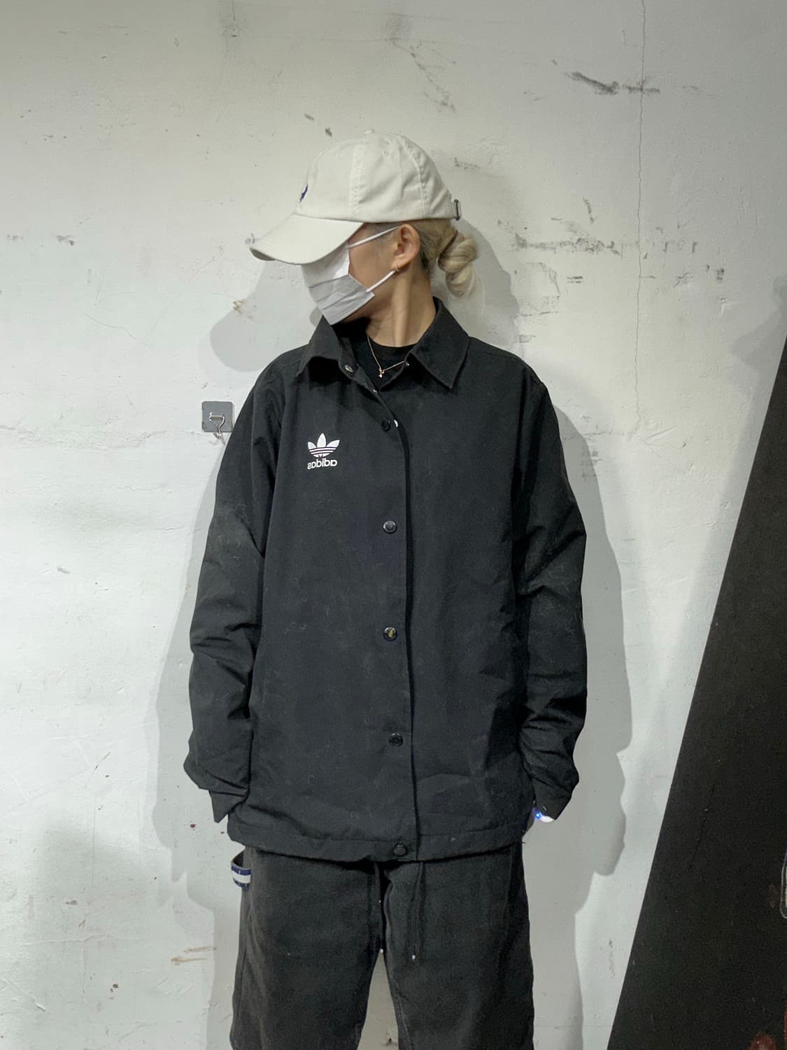 아디다스 블랙 화이트 로고 오버핏 자켓 100 상품이미지2