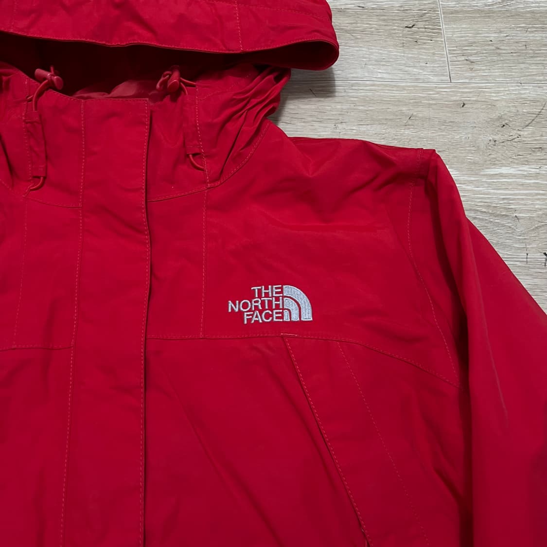 노스페이스 여성 하이벤트 로고 자수 바람막이 자켓 [레드] XL/95 상품이미지4