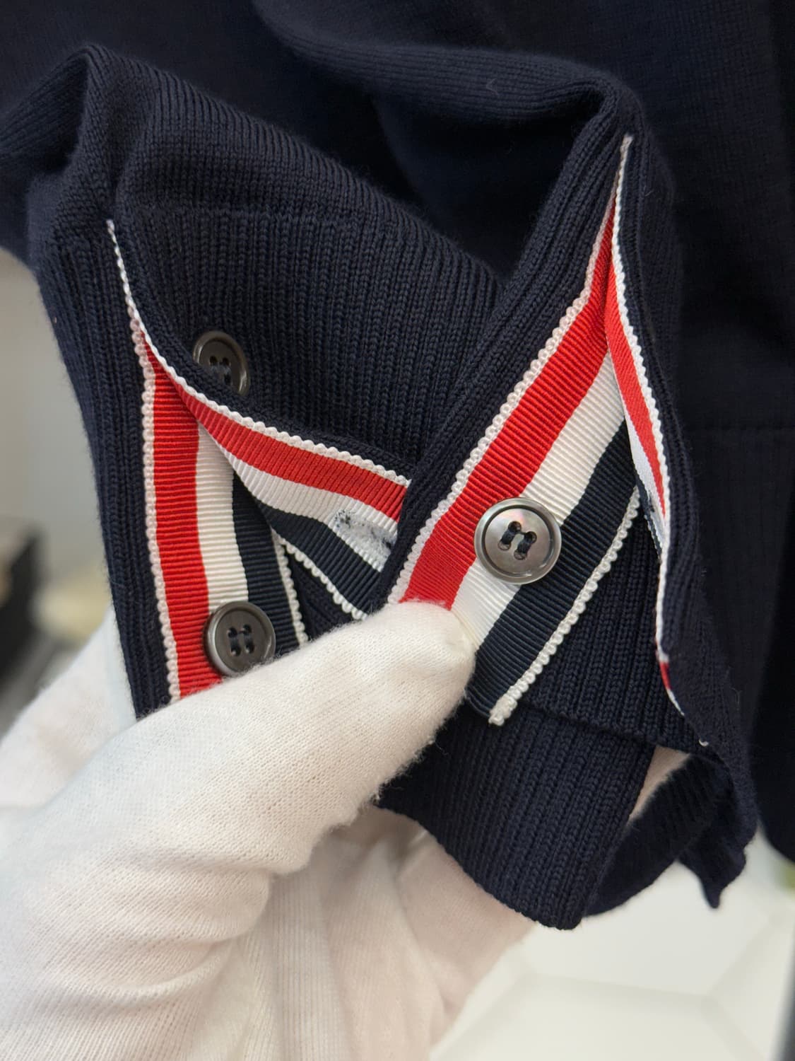 [3] 톰브라운 백삼선 메리노 울 니트 상품이미지4