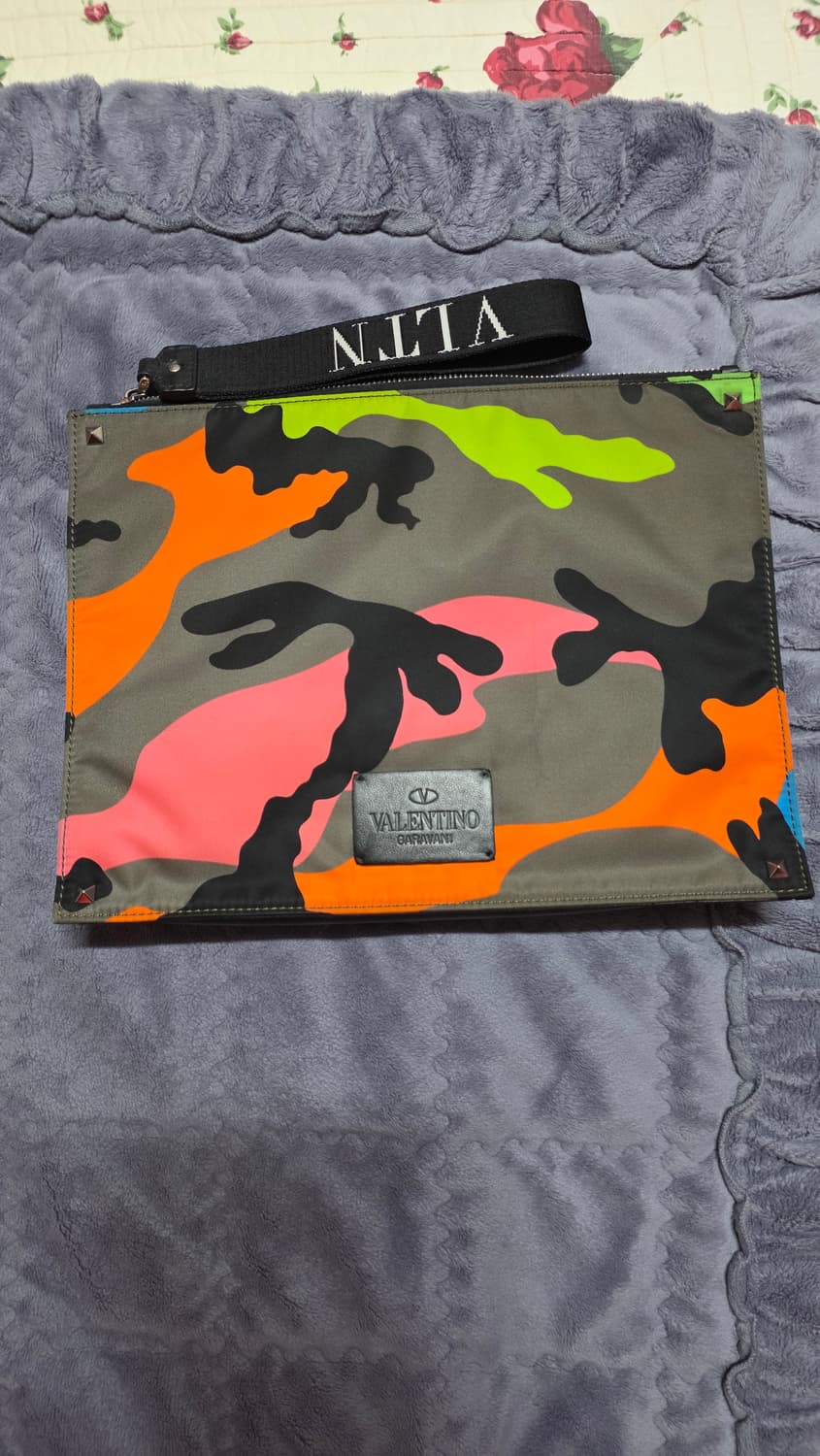 (정품) 발렌티노 카모플라쥬 클러치/남녀공용/개인/팝니다. 상품이미지1