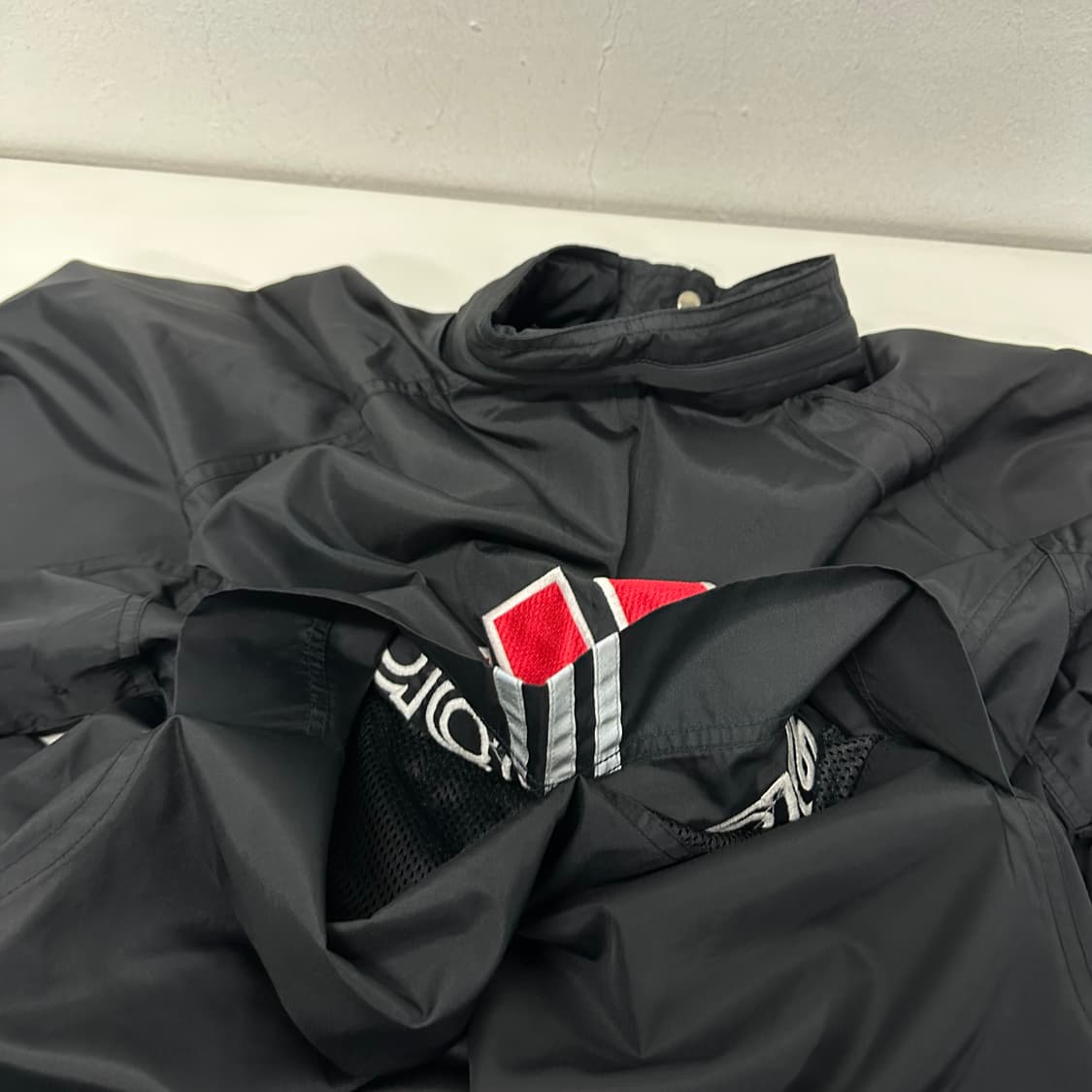 100 아디다스 블랙 올드스쿨 백로고 바람막이 상품이미지9