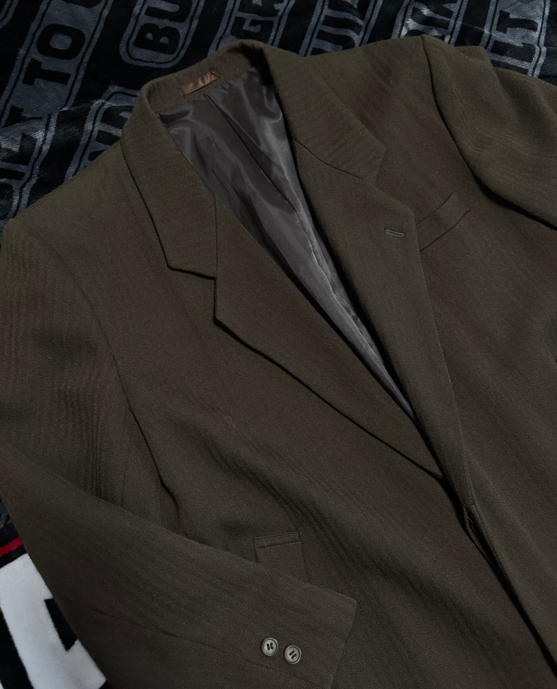 빈티지 싱글 브레스티드 쓰리 버튼 체스터 코트 다크 올리브 상품이미지4