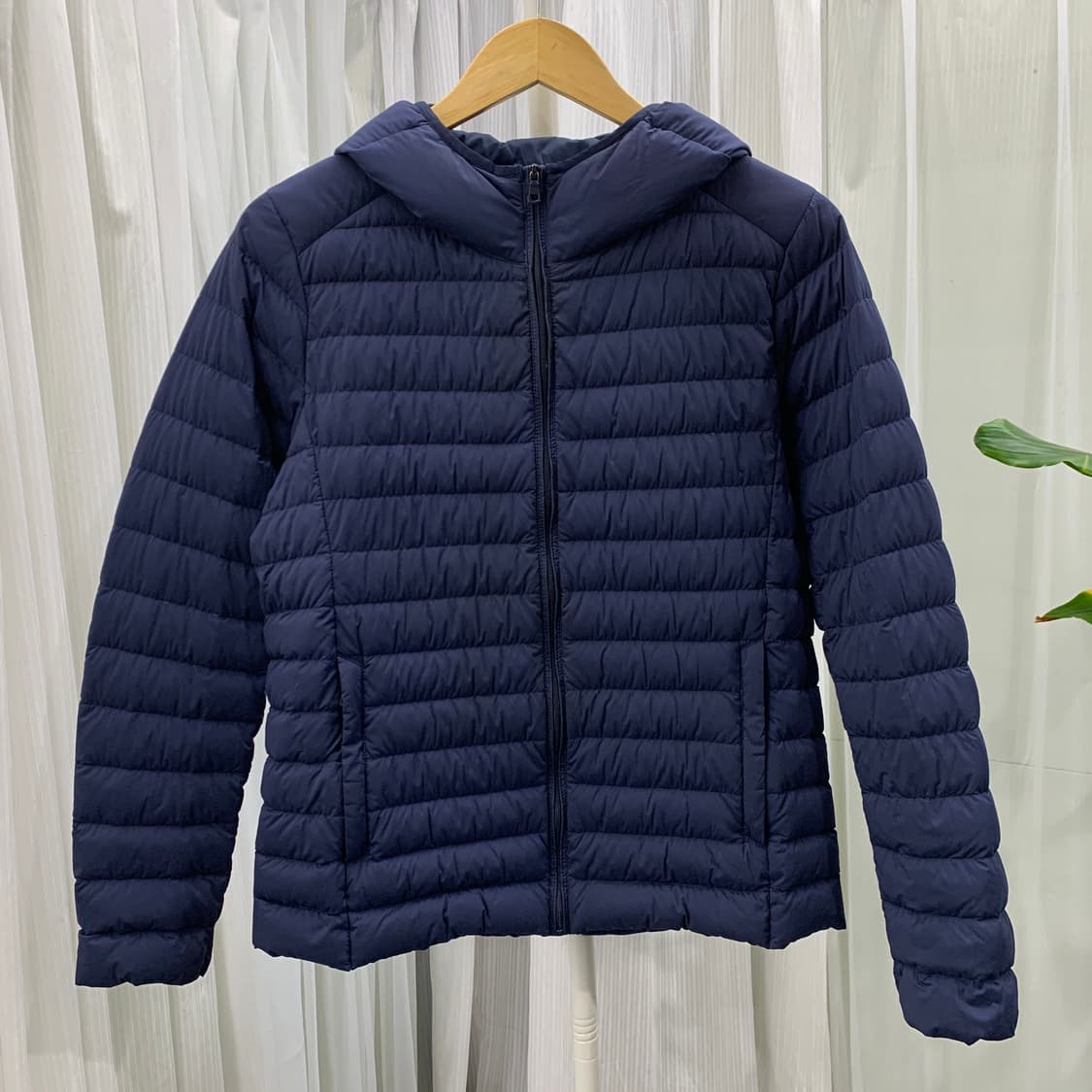 유니클로 후드 경량 다운 패딩 1746 상품이미지1