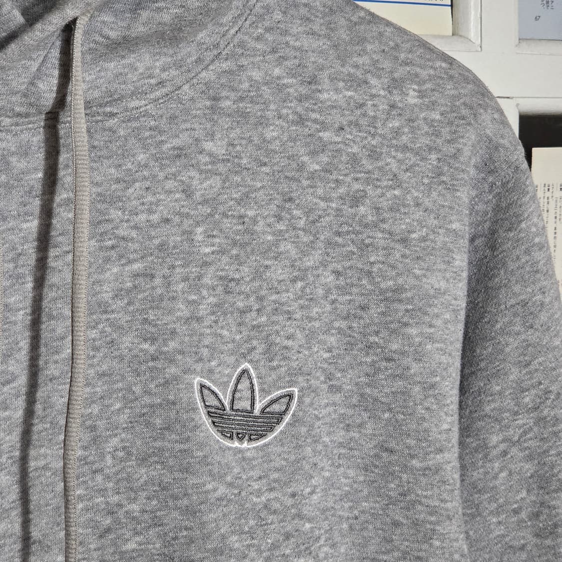 아디다스 트레포일 로고 그레이 후드티 상품이미지2