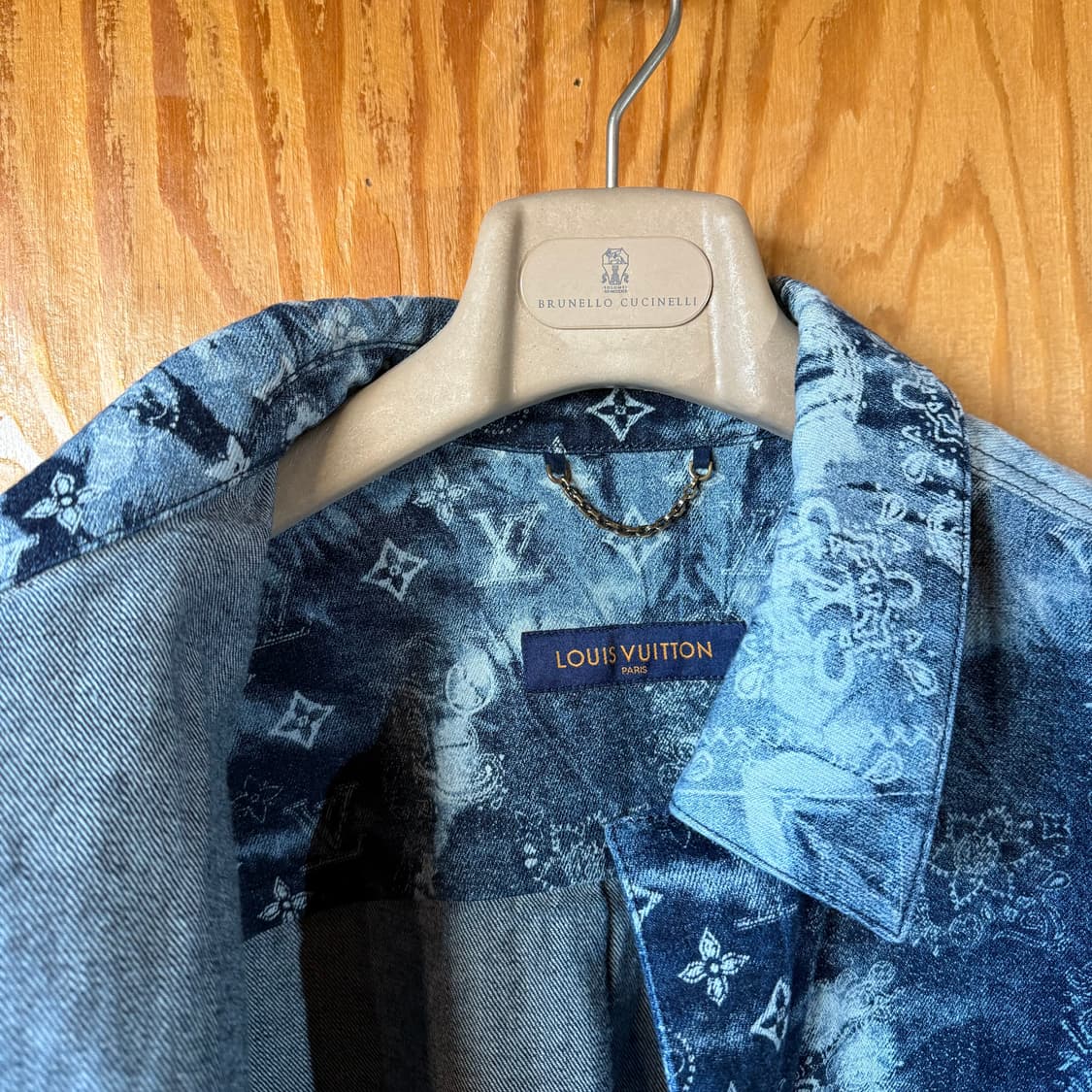 루이비통 모노그램 반다나 데님 셔츠 판매 합니다. 상품이미지5