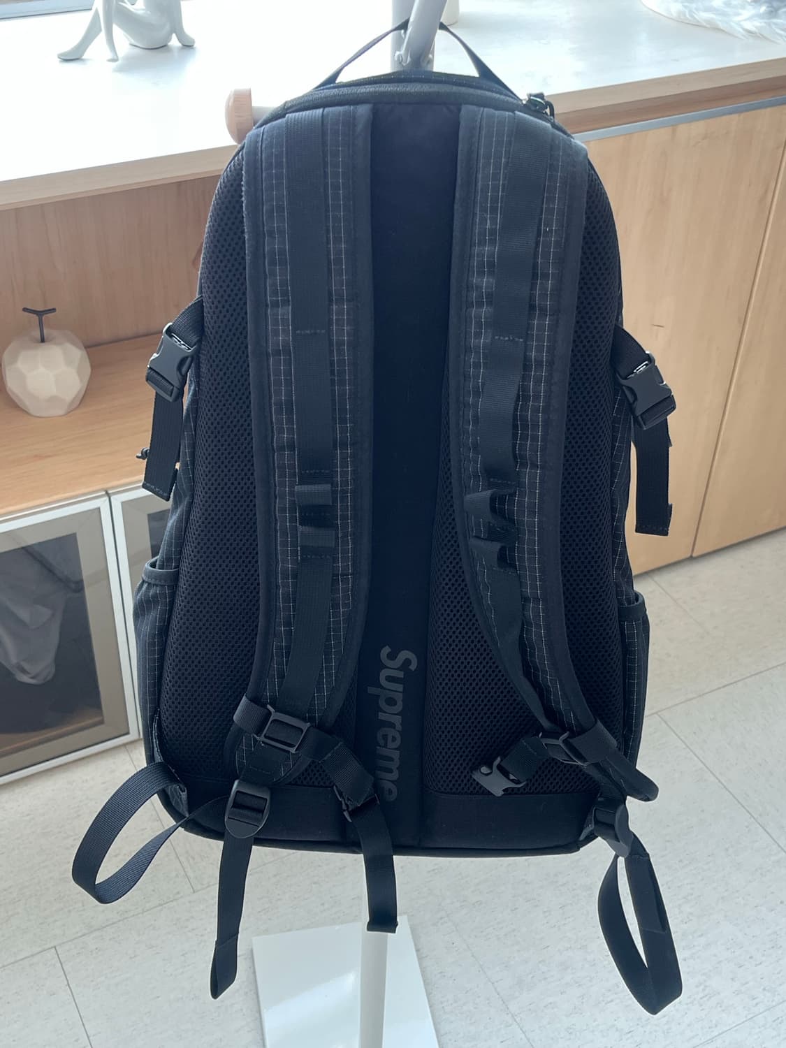 슈프림 백팩 블랙 24ss 상품이미지3