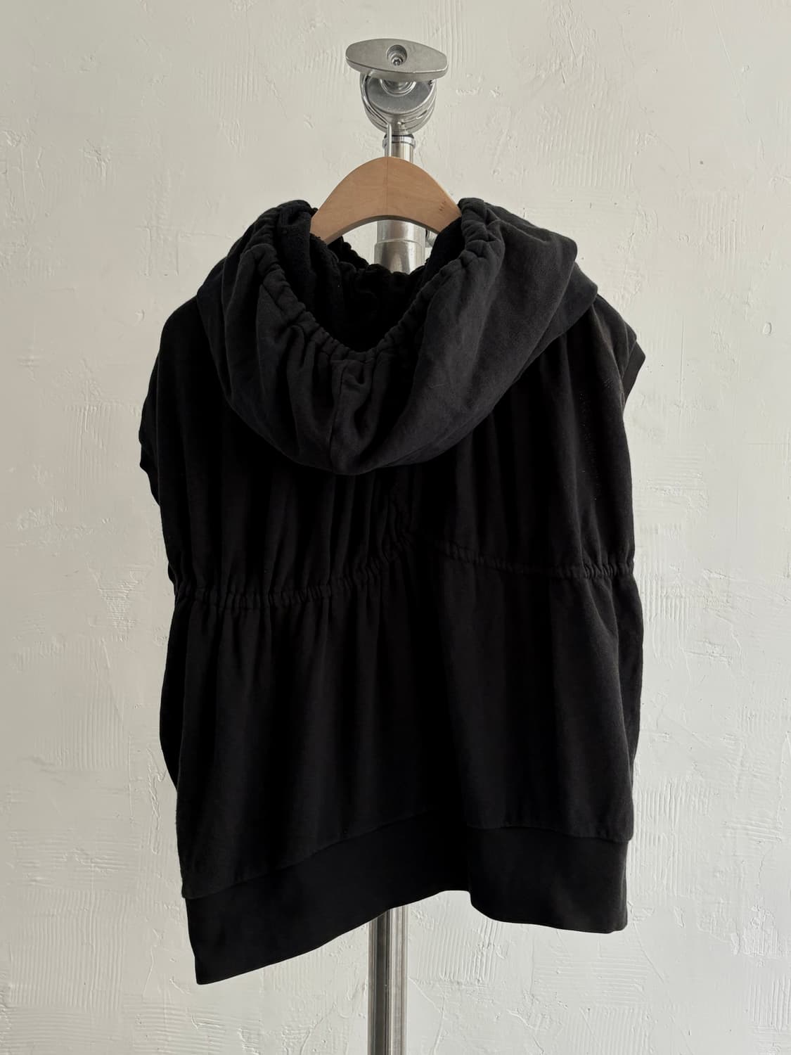 Gomme 고무 셔링 슬리브리스 후드 집업 상품이미지3