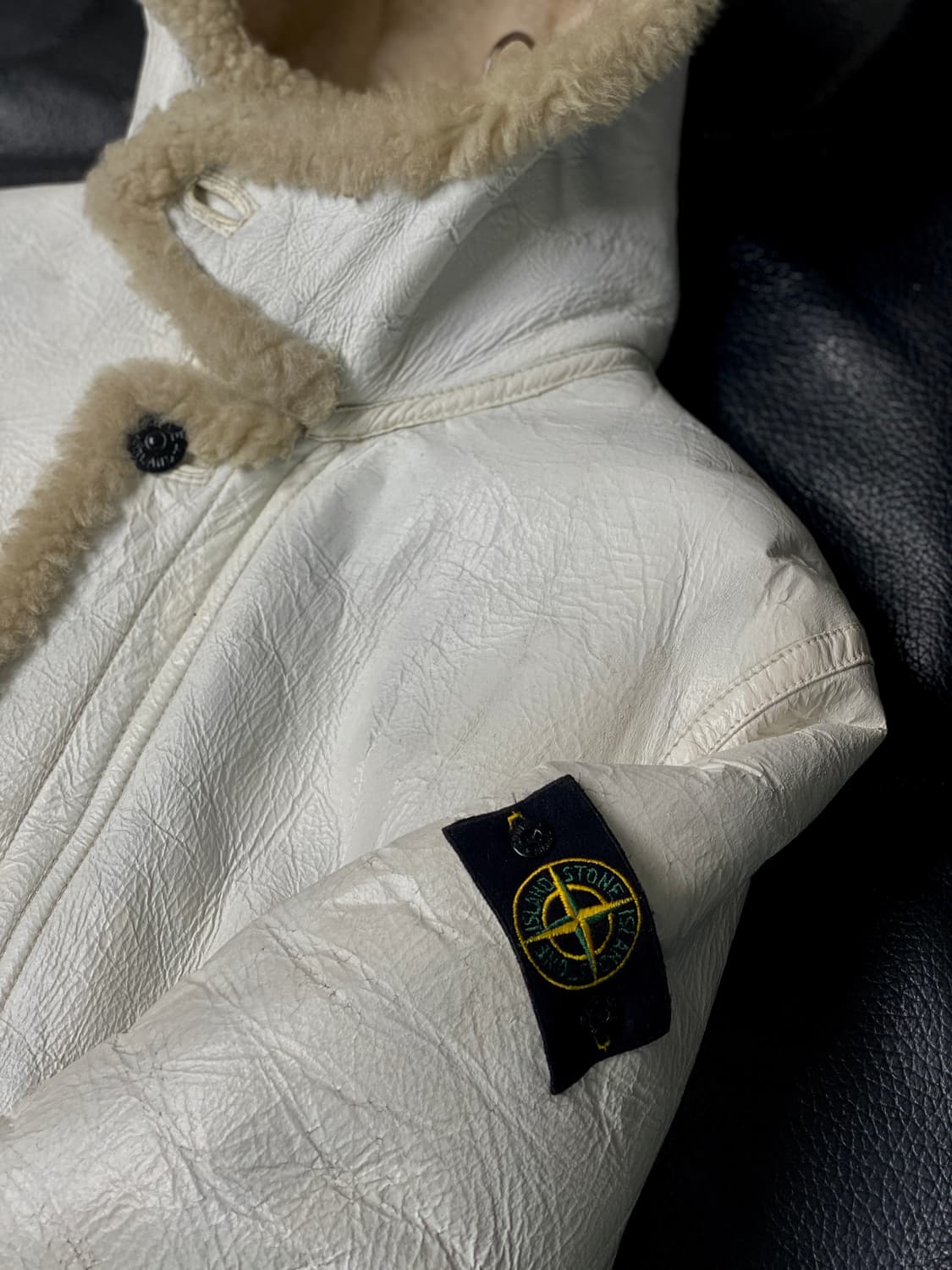  스톤아일랜드 크랙효과 천연가죽 양모안감 와펜 후드 무스탕 100 사이즈 상품이미지7