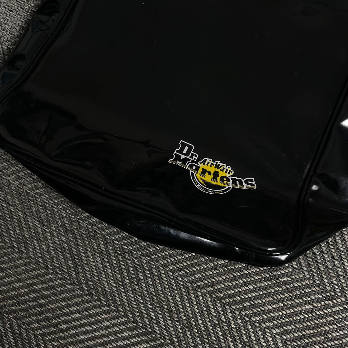 닥터마틴 코팅 글로시 토트백 블랙o 3649 상품이미지2