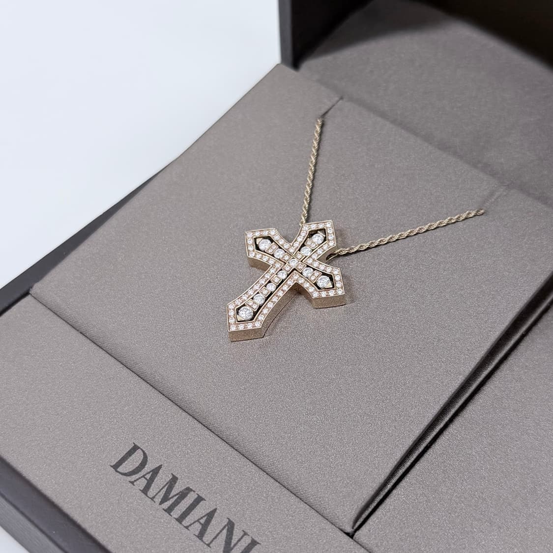 1100판매 [S+급/미디움] 다미아니 벨에포크 크라운 18k 목걸이 상품이미지4