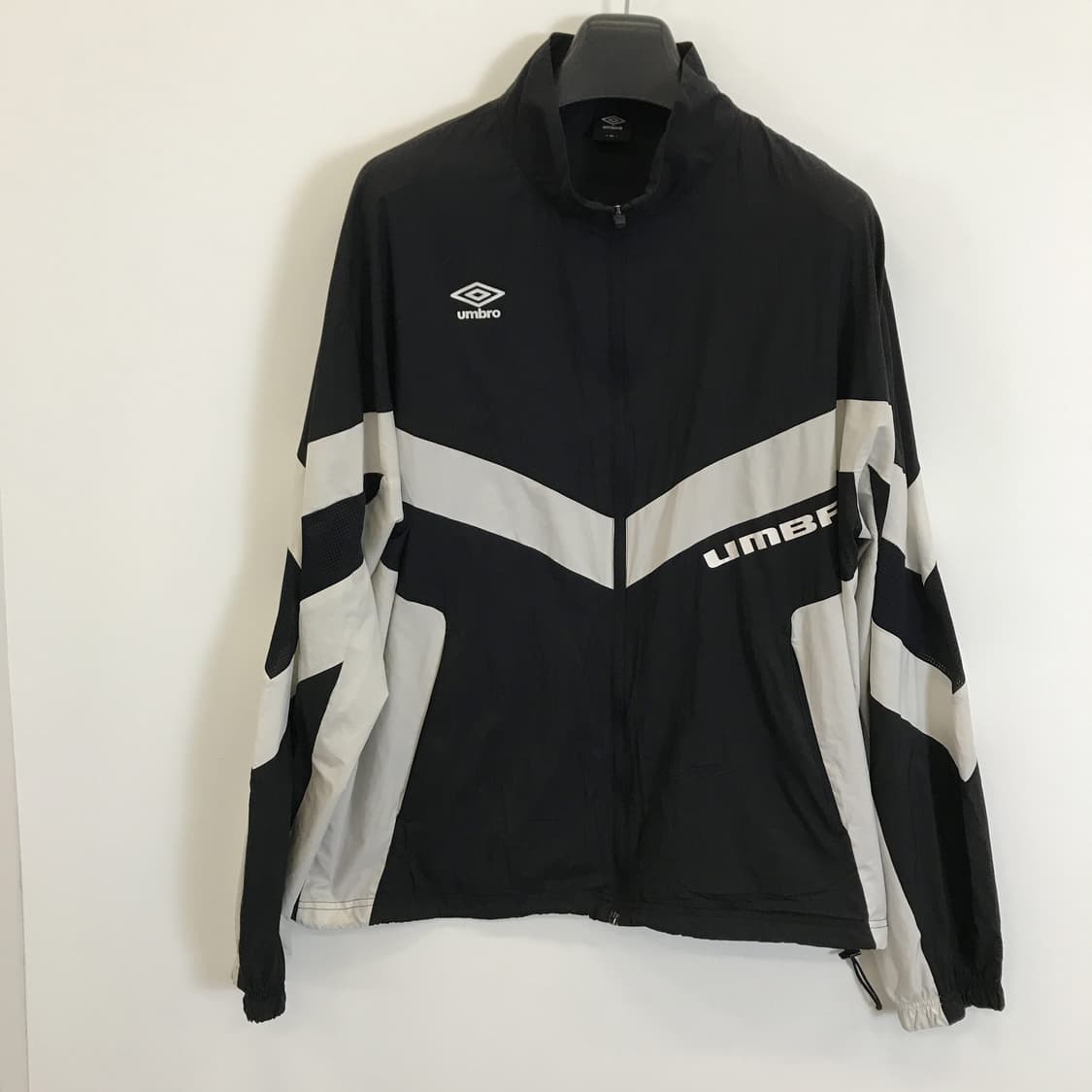 엄브로 UMBRO 에어스루 스탠넥 바람막이 [105] 상품이미지1