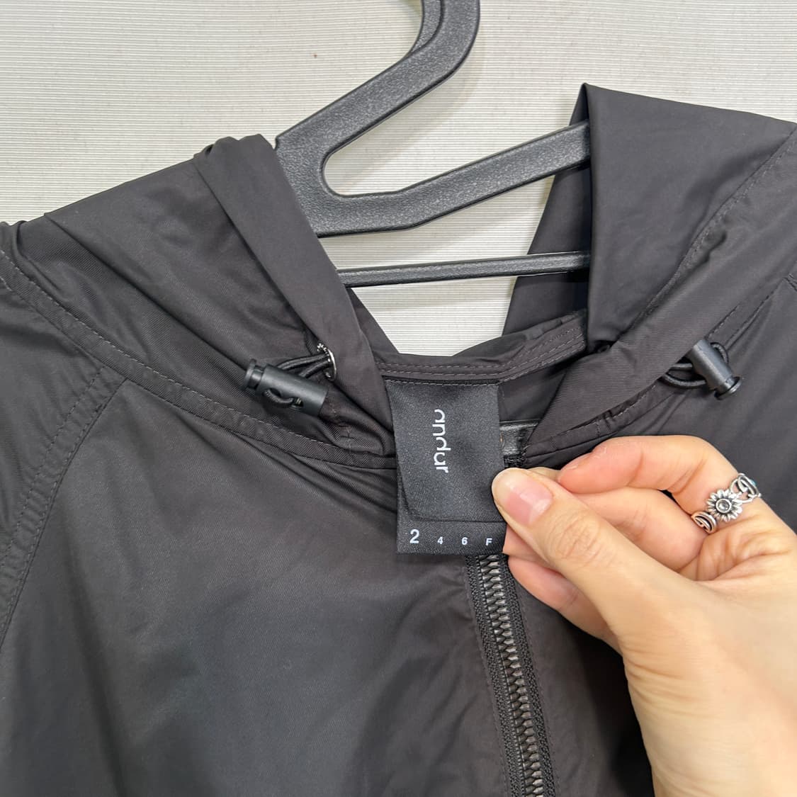 안다르 바람막이 2사이즈 블랙  상품이미지2