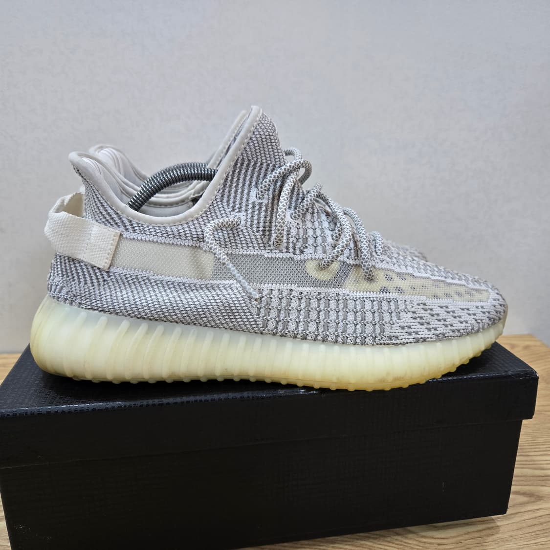 290 아디다스 이지부스트 350v2 스테틱 화이트 상품이미지7