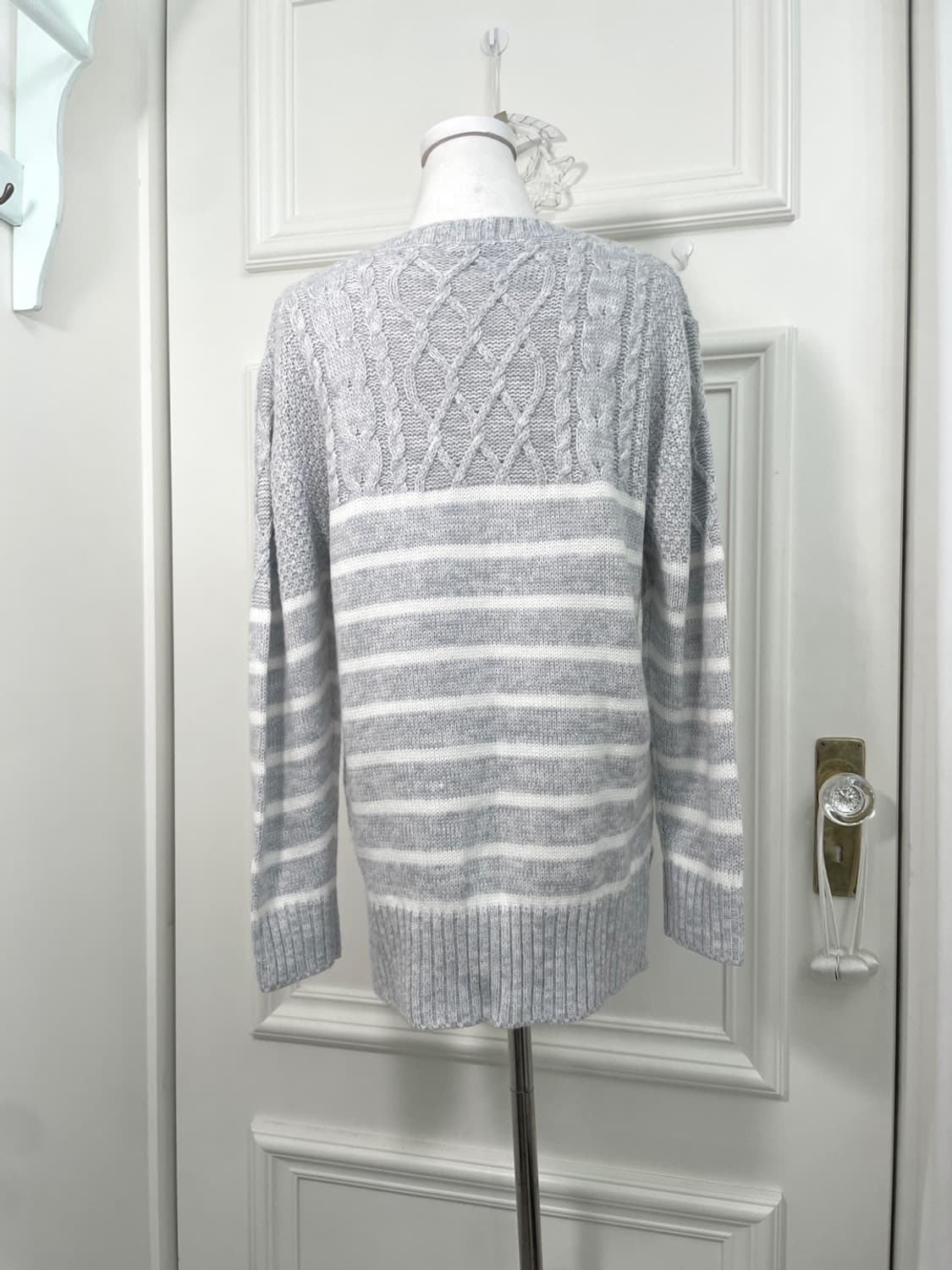 melange gray white stripe twist sweater 상품이미지3