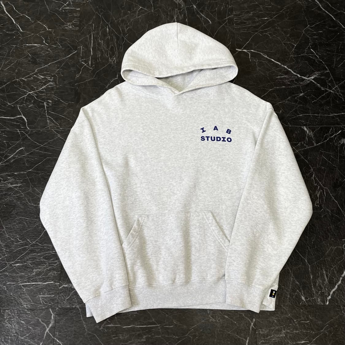 아이앱 스튜디오 라이트 그레이 후디 상품이미지3