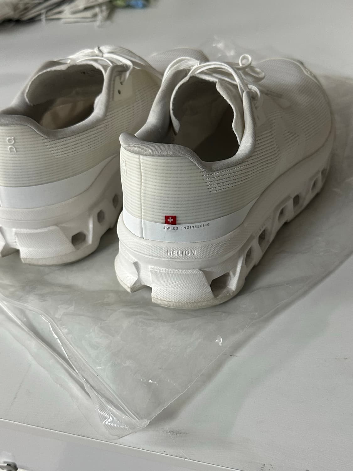 온러닝 클라우드몬스터 보이드 올화이트 275 사이즈 상품이미지4