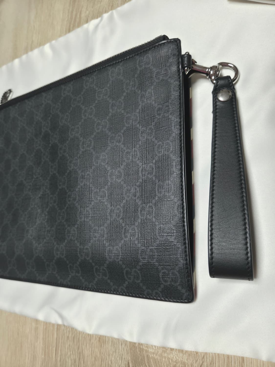 구찌 나이트 쿠리에 GG 수프림 클러치 상품이미지8