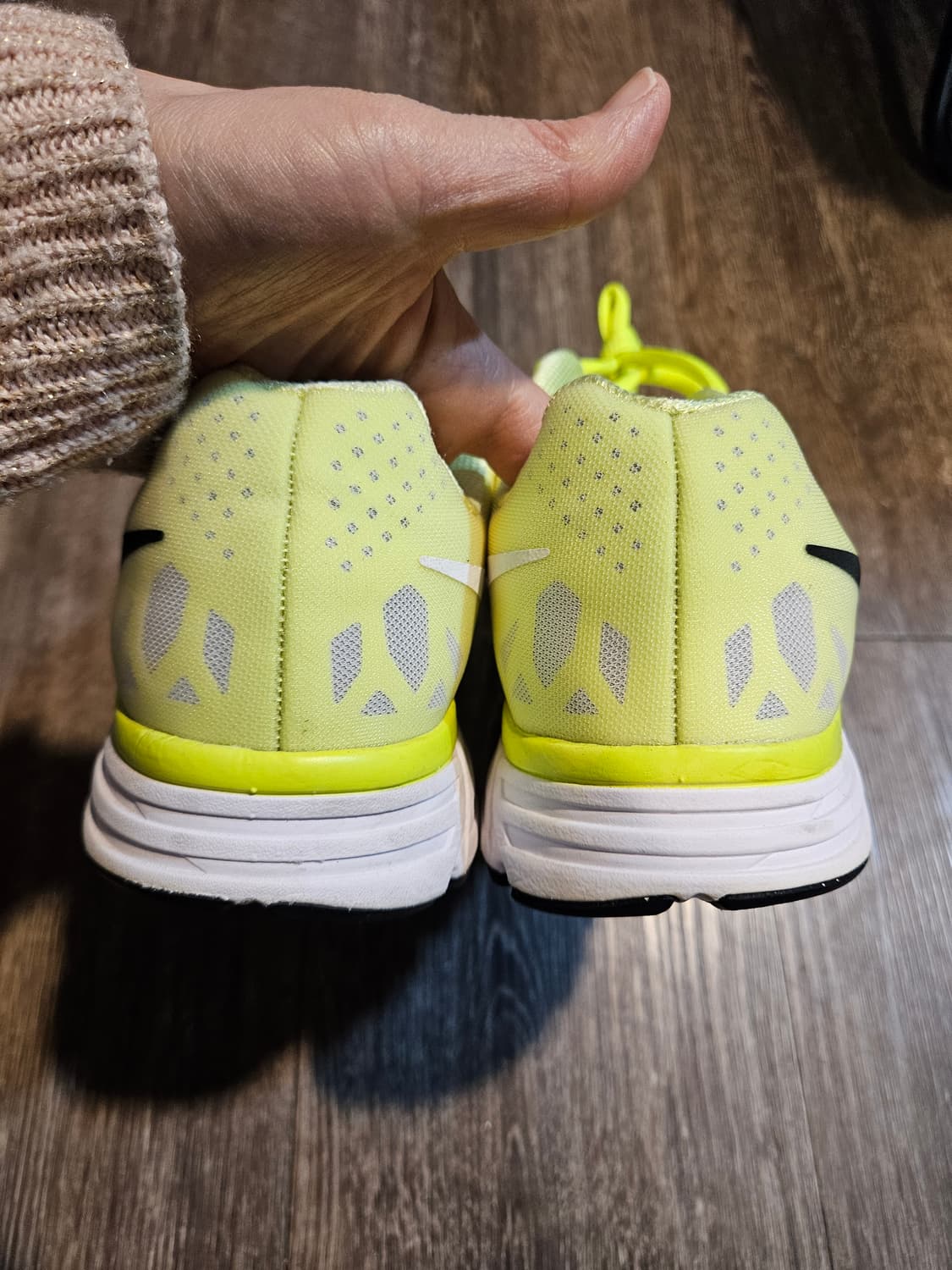 나이키 줌 보메로 9 형광 275 상품이미지3