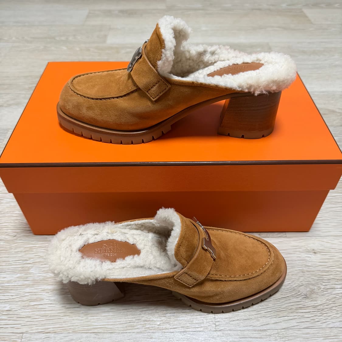 [S+급/36] 에르메스 플로레 60 시어링 스웨이드 뮬 상품이미지5