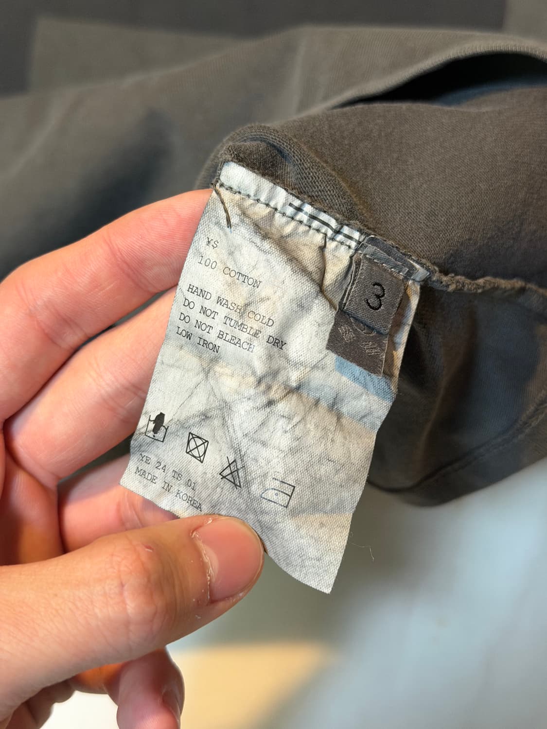 칸예 이지 벌처스 리스닝파티 고양 머천 티셔츠 차콜 상품이미지3