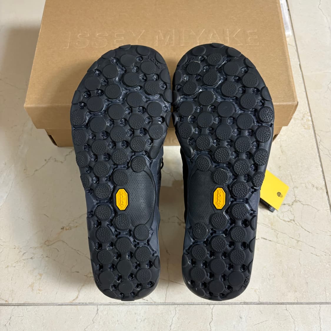 New Balance x Issey Miyake MT10O Black 상품이미지5