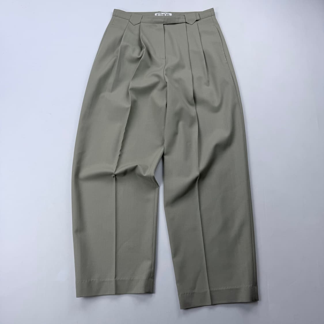 에토스 플레인 핀턱 트라우저 올리브 상품이미지1