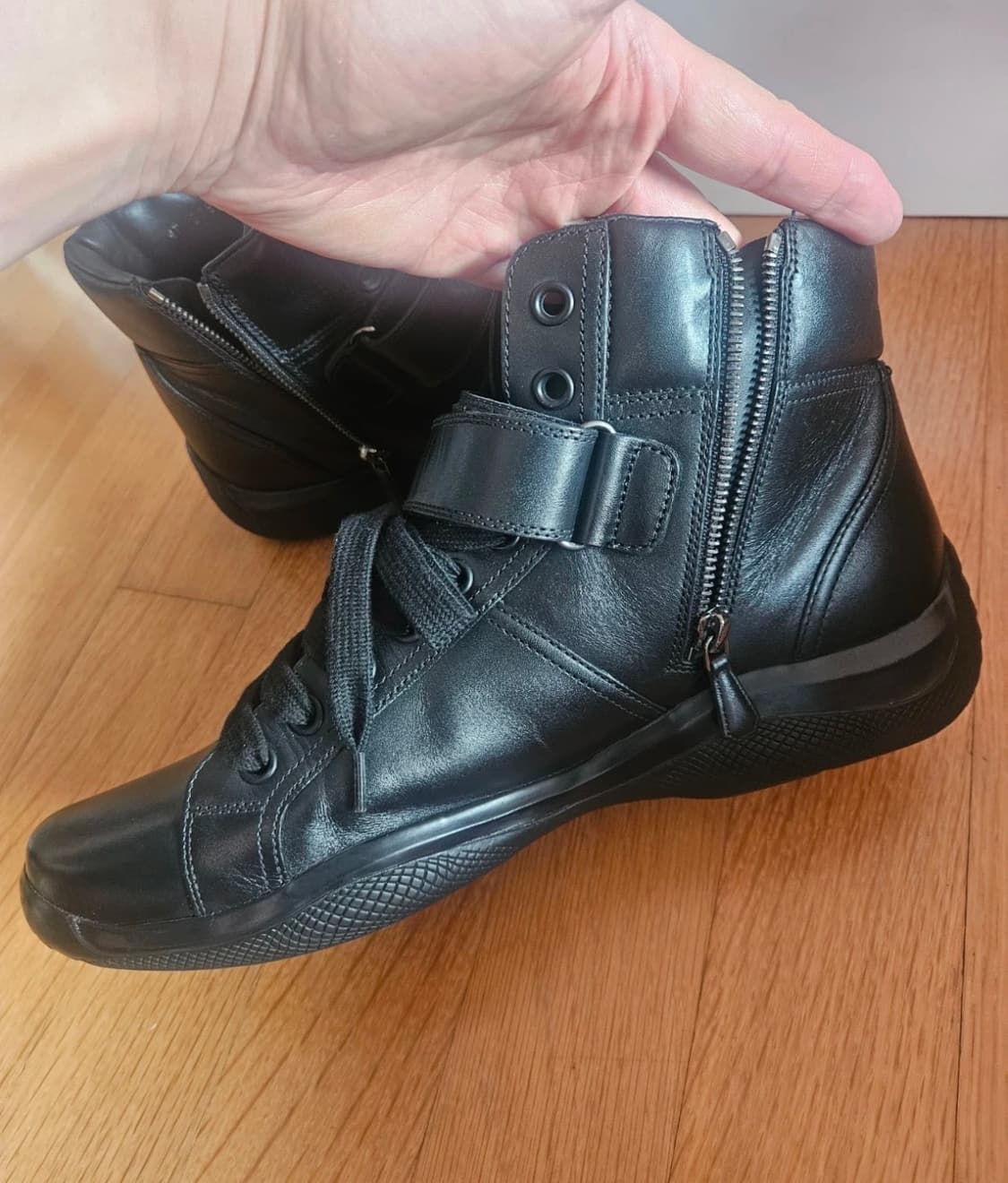 프라다 레더 스니커즈 상품이미지3