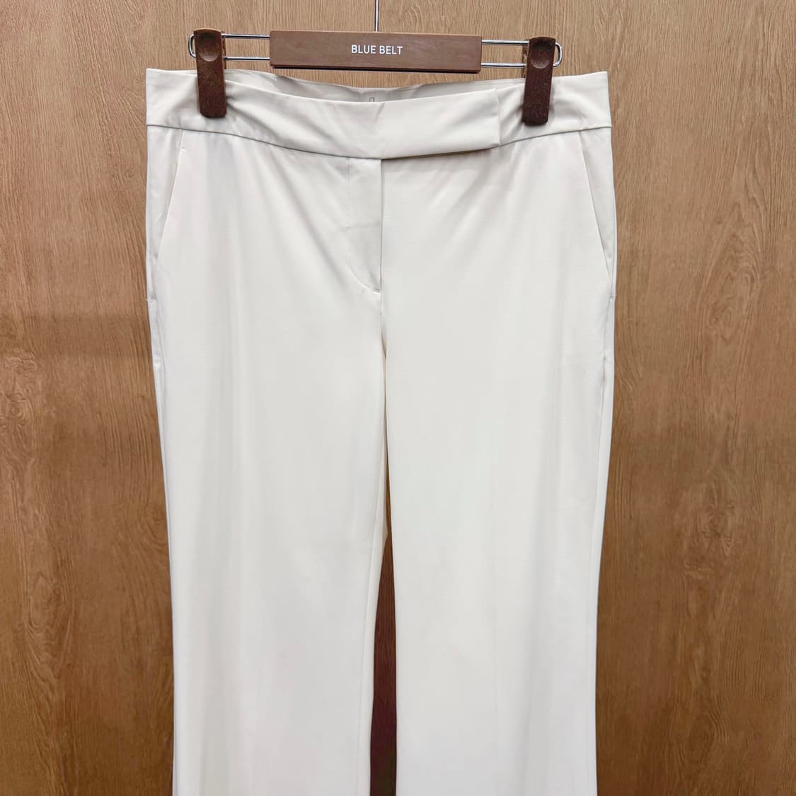 띠어리 세미 부츠컷 슬랙스 팬츠 페이크 랩 사선 포켓 디테일 화이트 상품이미지4