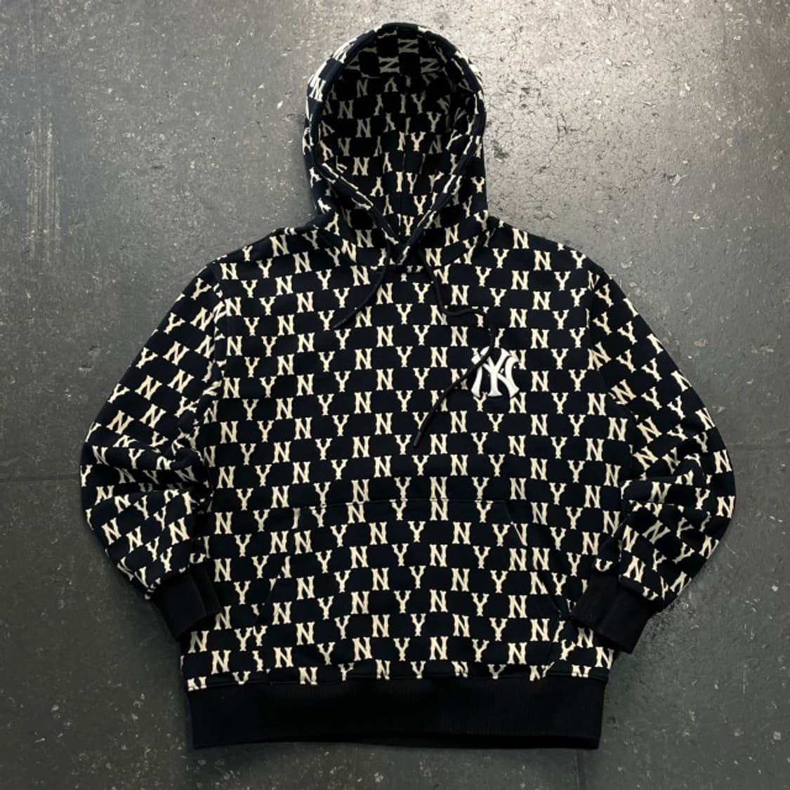 100 MLB 뉴욕 양키즈 모노그램 후드티 상품이미지1