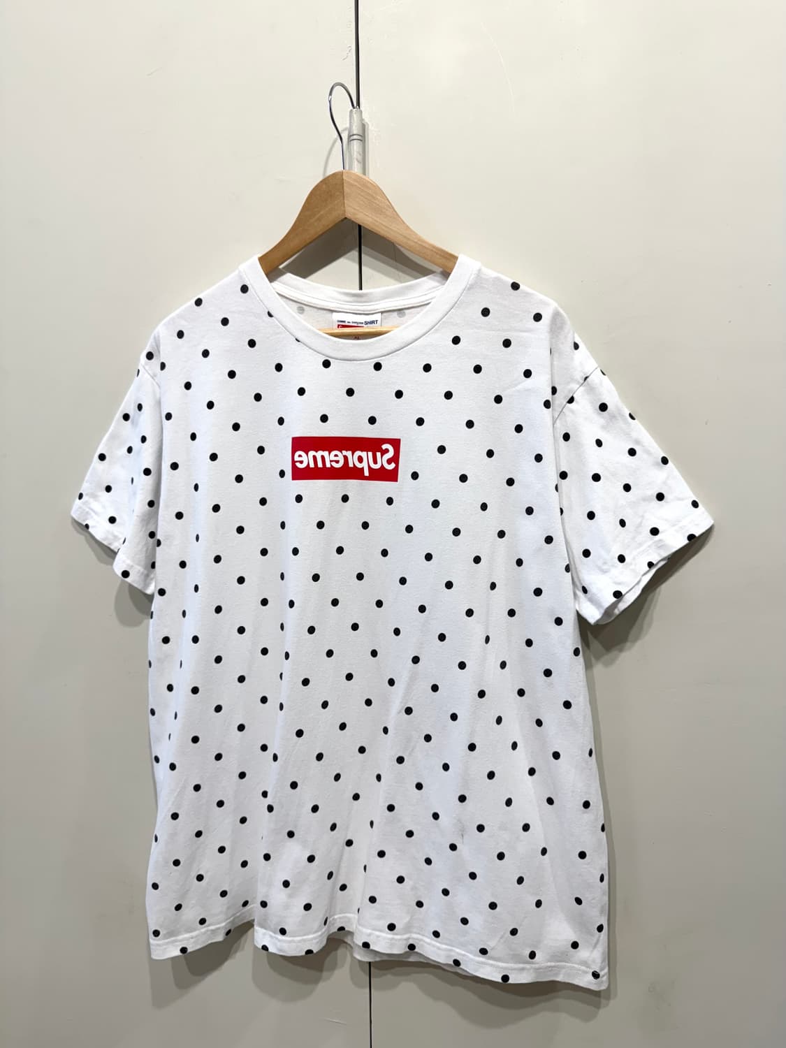 슈프림 x 꼼데가르송 박스 로고 폴카 도트 티셔츠 상품이미지4