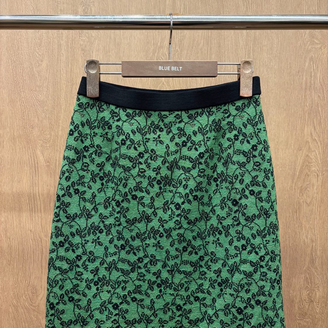 입생로랑 울 니트 스커트 블랙 플로럴 자카드 패턴 허리 밴딩 디테일 그린 상품이미지4