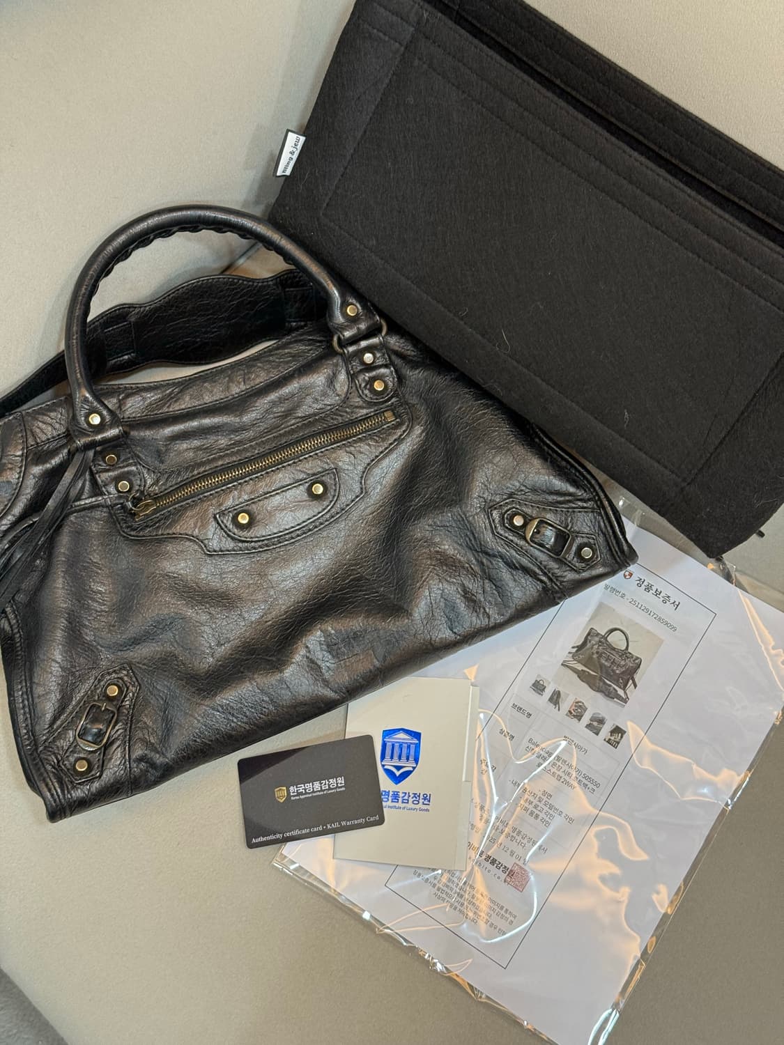 발렌시아가 클래식 은장 모터백 미디움 상품이미지10