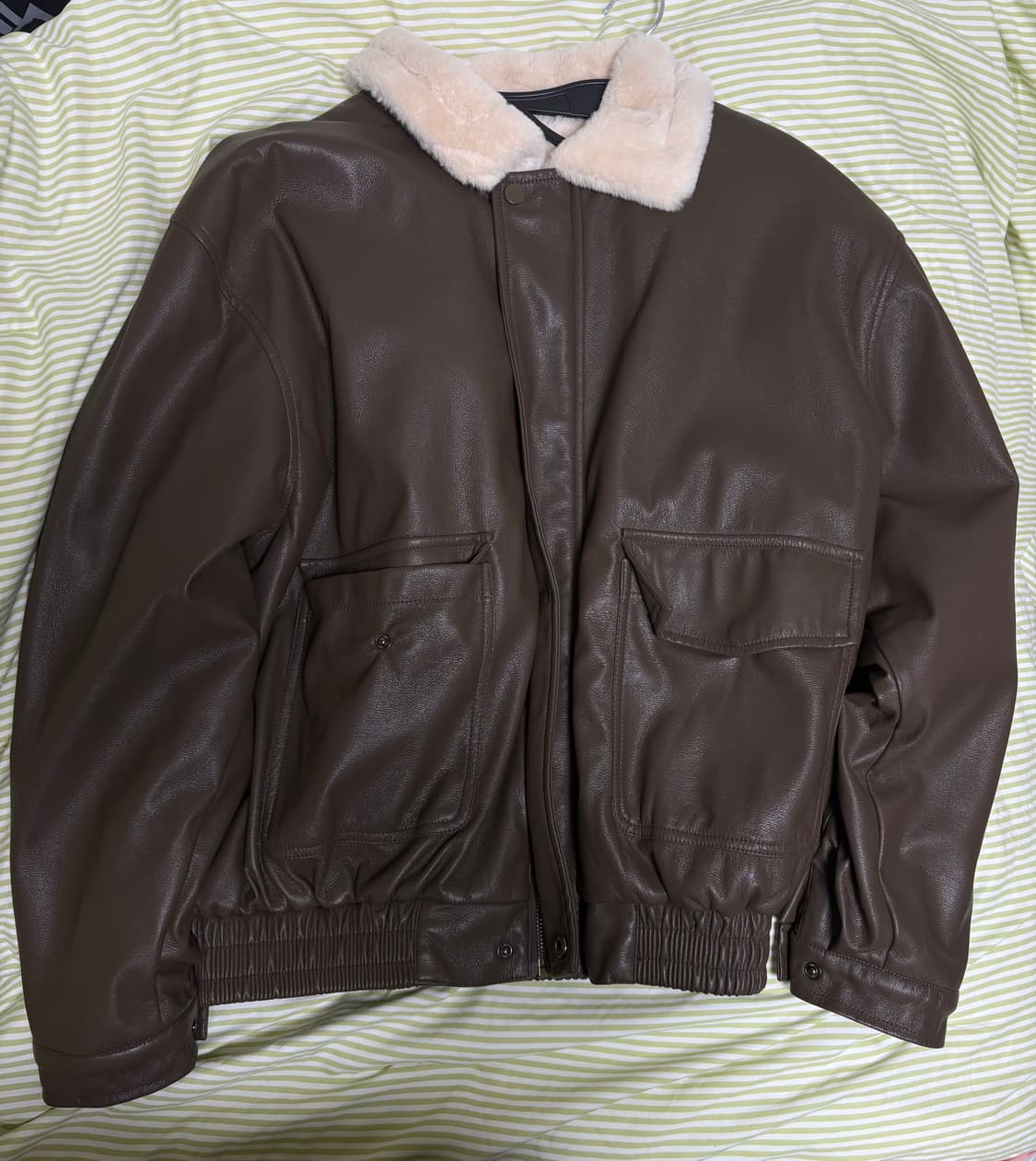 플레이스 스튜디오 비건 레더 무스탕 자켓 상품이미지3